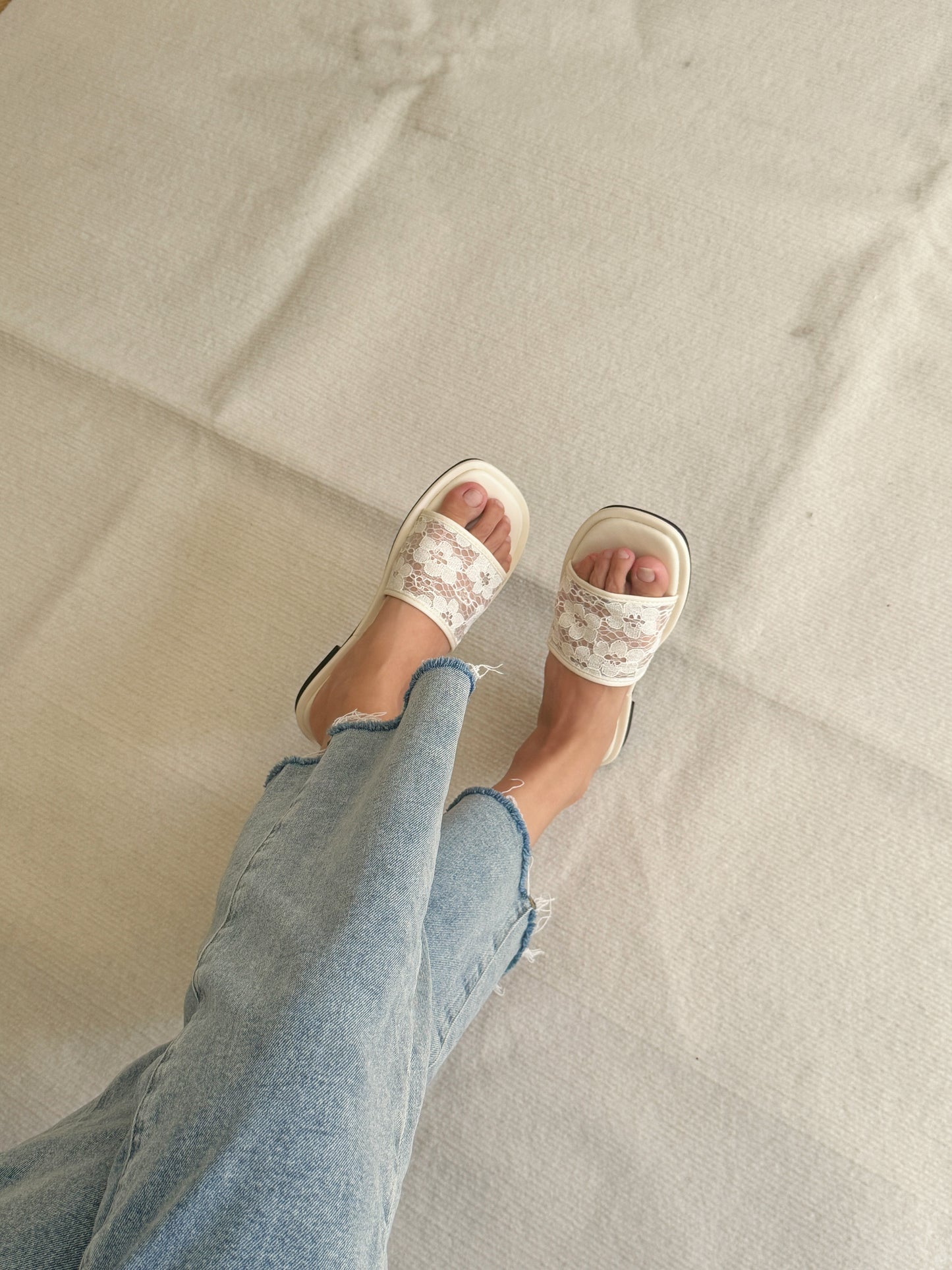 Wendy Lace Sandals (CreamWhite)