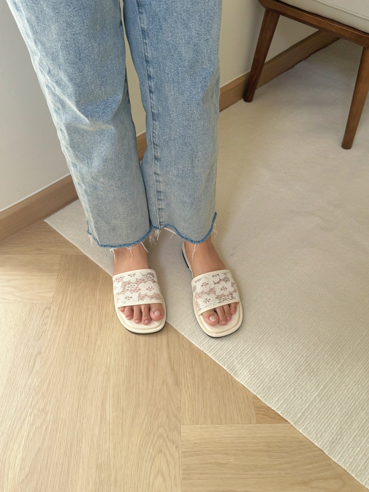 Wendy Lace Sandals (CreamWhite)