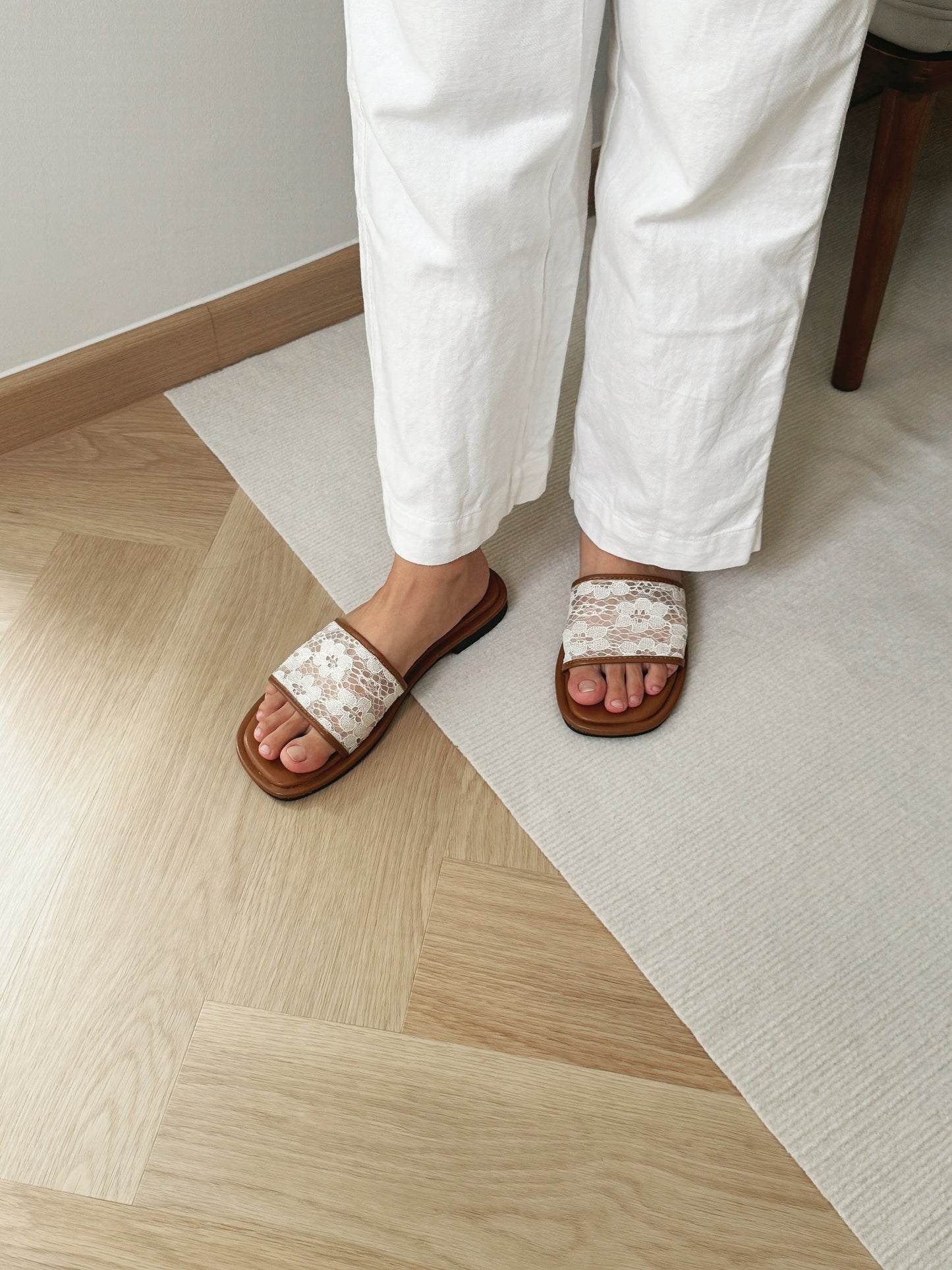 Wendy Lace Sandals (Brown)