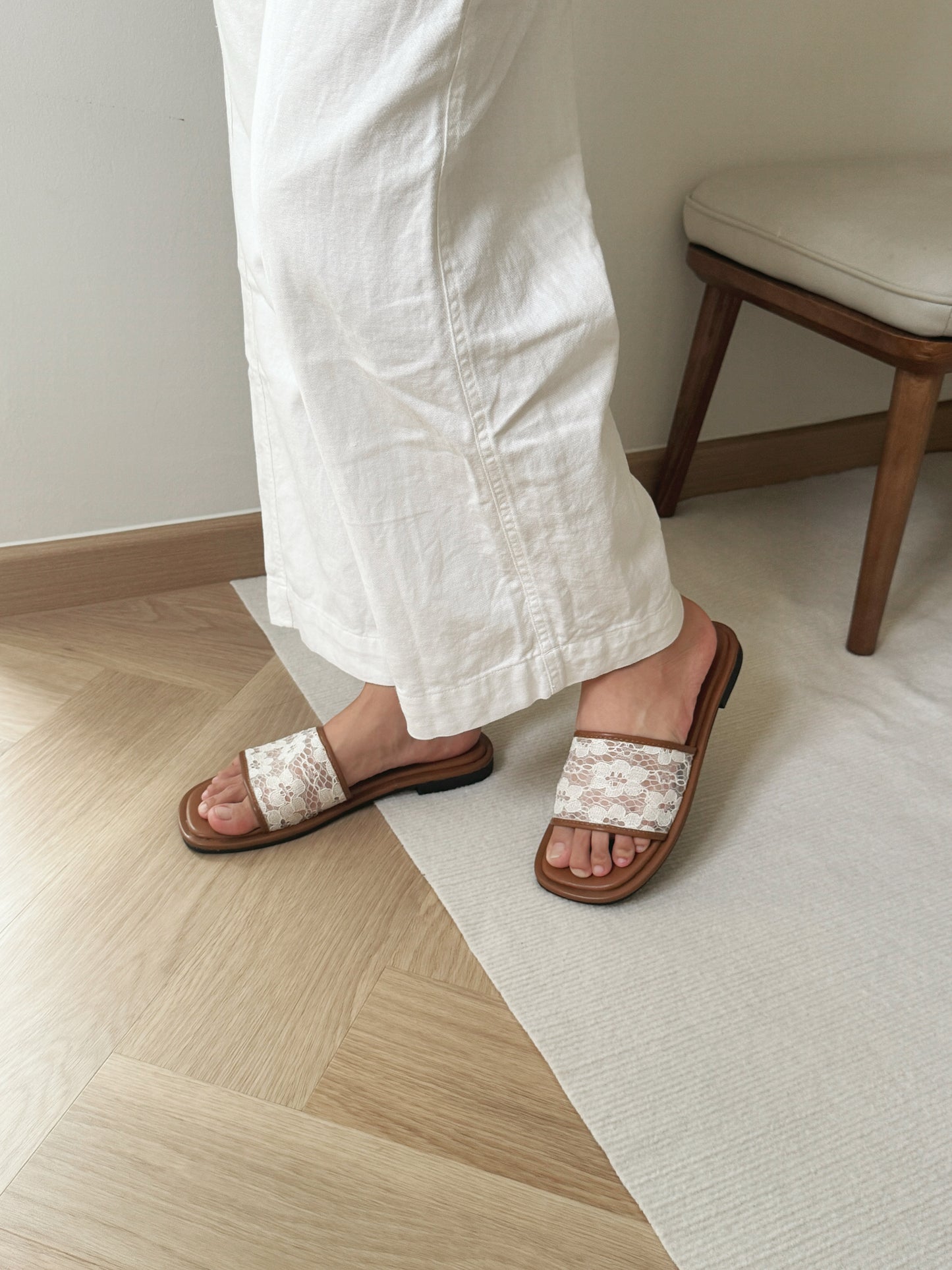 Wendy Lace Sandals (Brown)