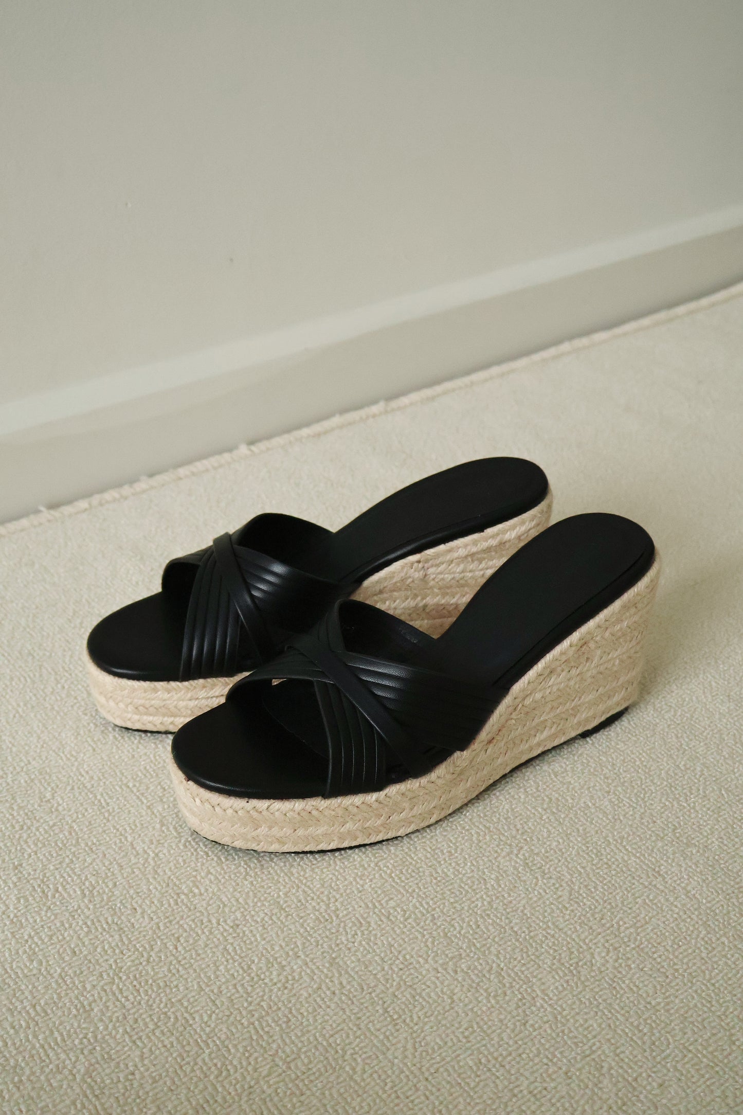 Havana Platform Wedges Sandals (Black)
