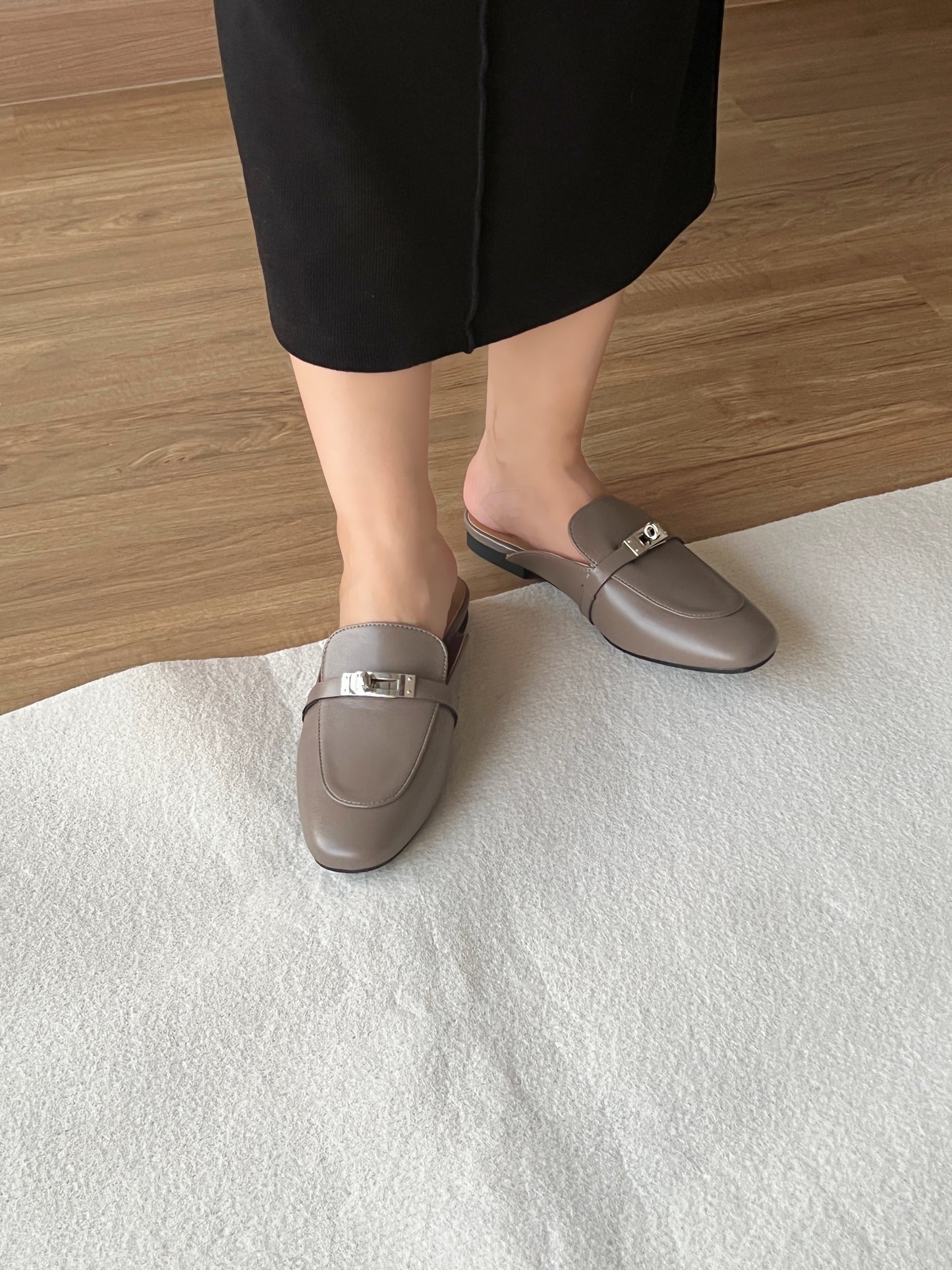 Tammie Slip On Flat Mules (Dark Grey / 40)