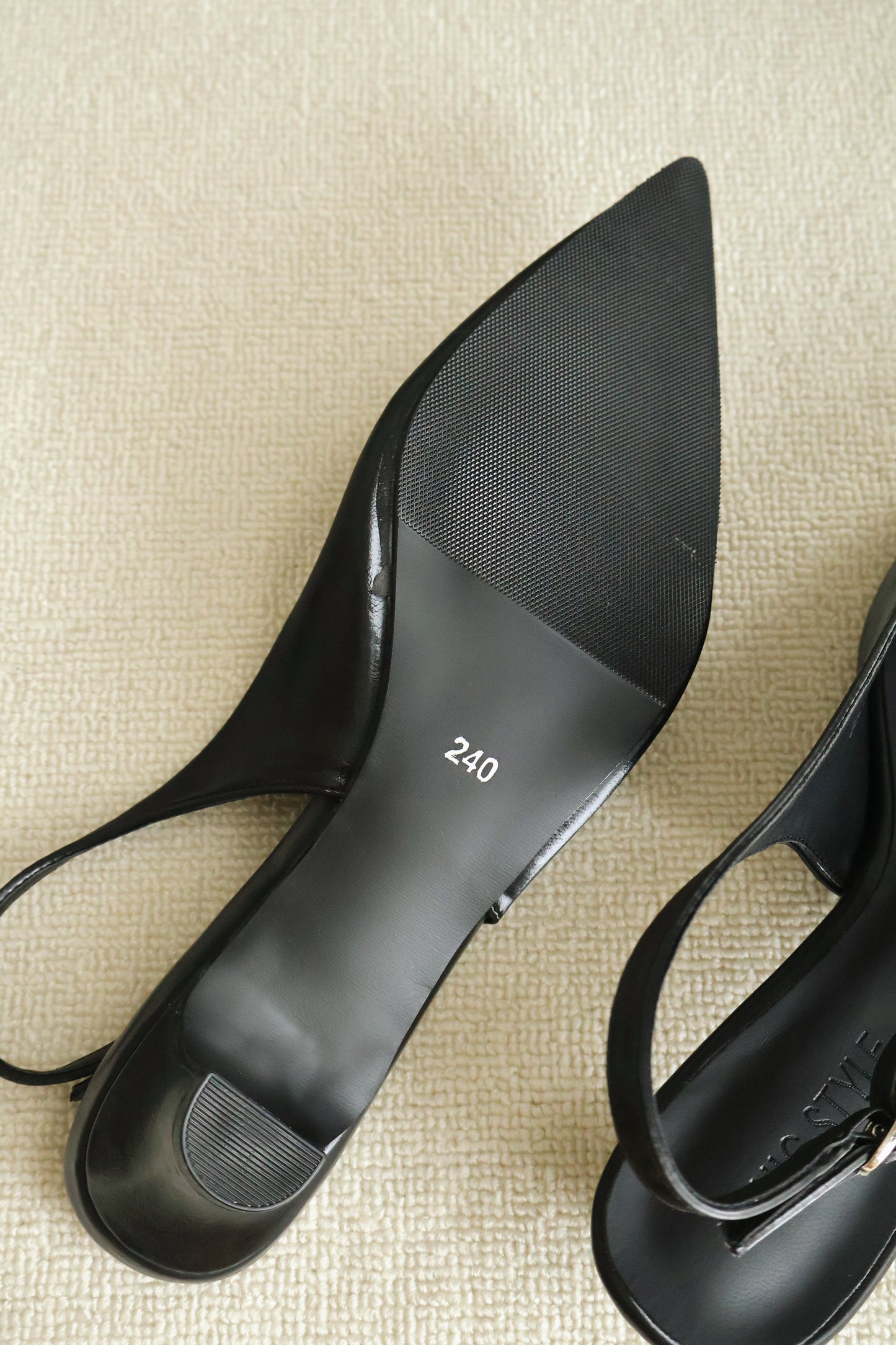 Zoie Pointed Low Heels (Black)
