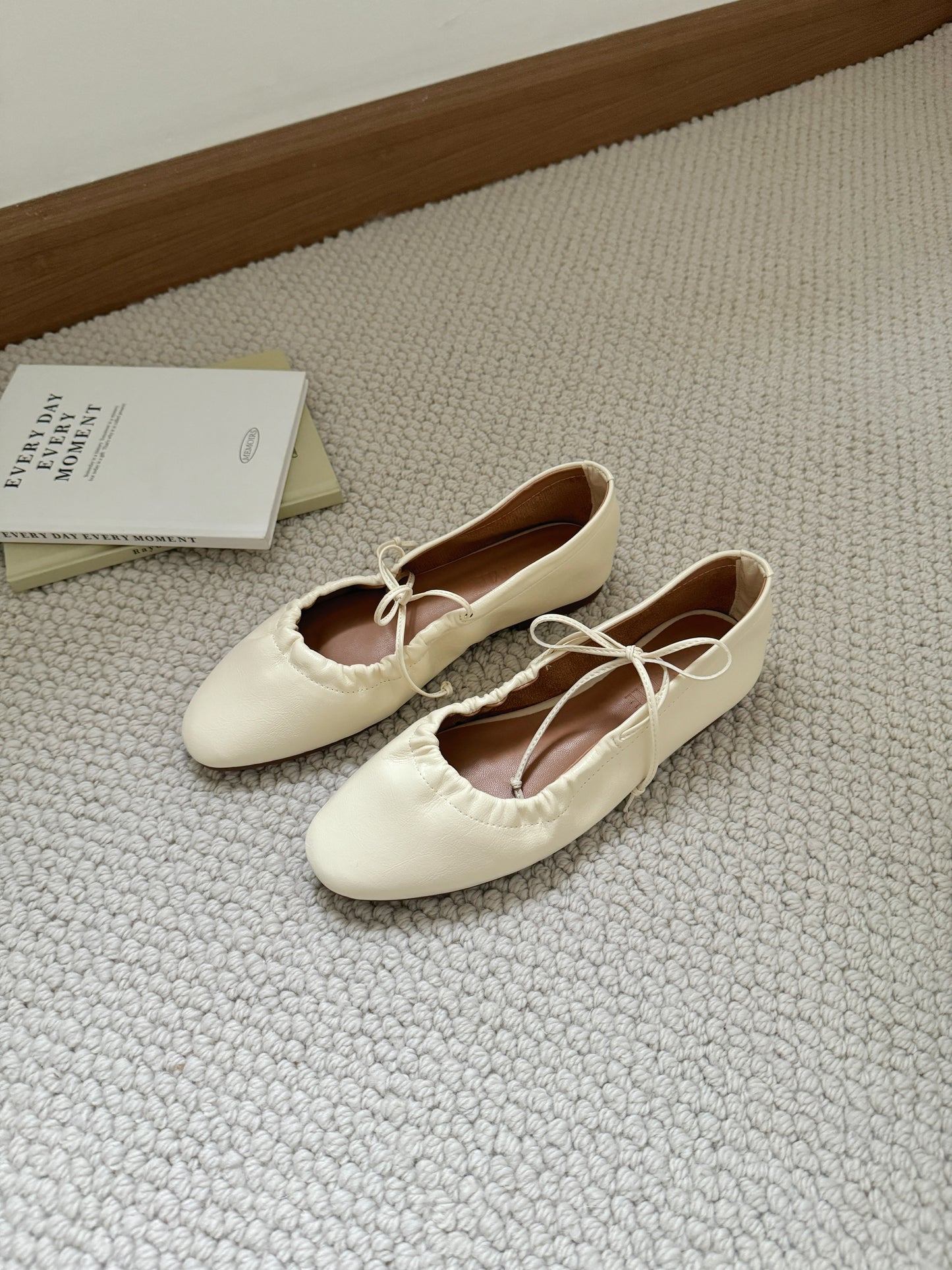 Amberlyn Ballet Flats (Cream White)