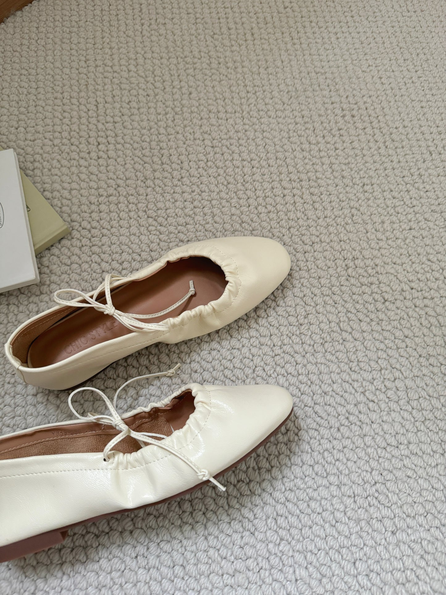 Amberlyn Ballet Flats (Cream White)