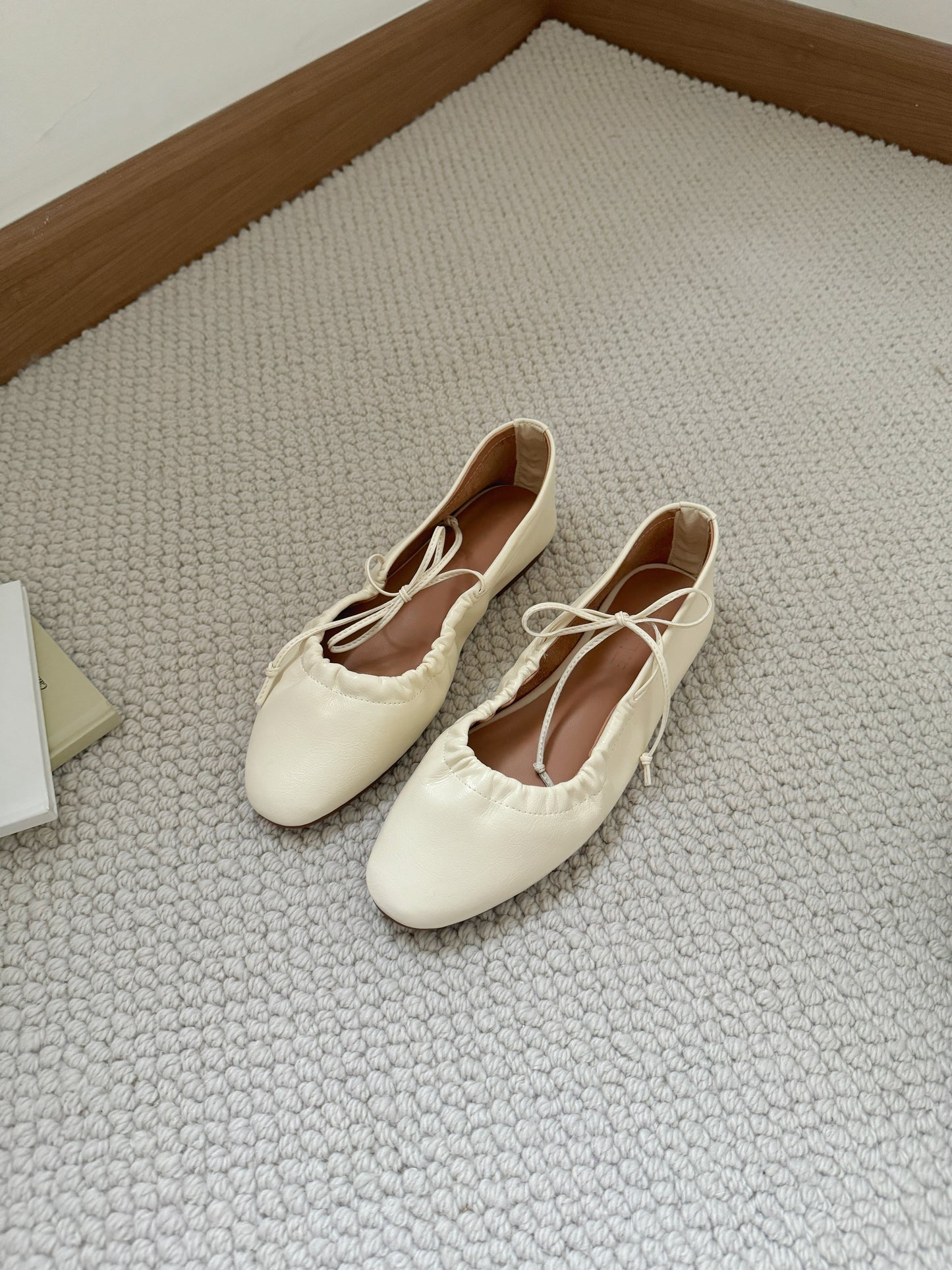 Amberlyn Ballet Flats (Cream White)