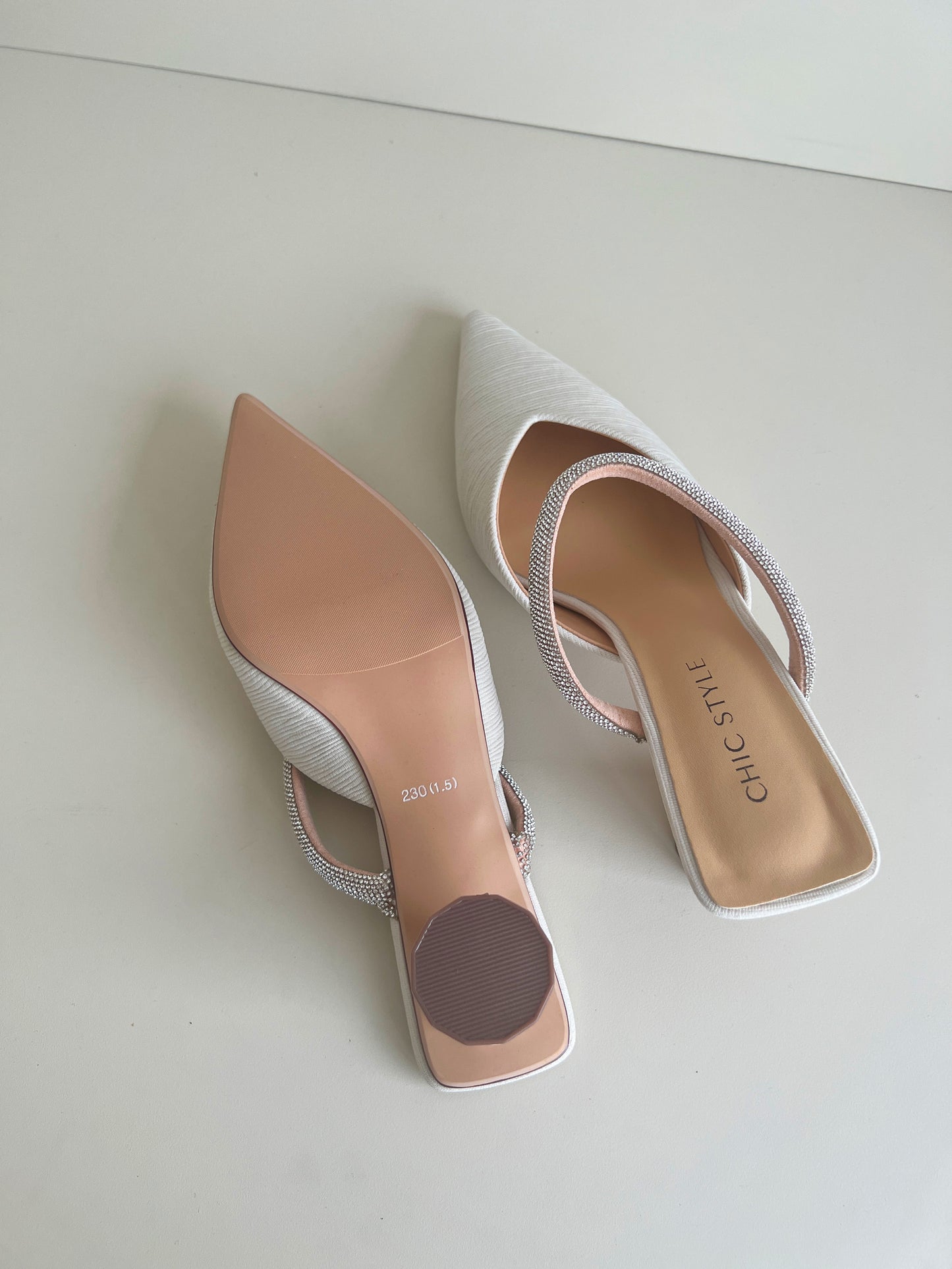 Bailey Rhinestones Pointed Heels (White / Size 36)