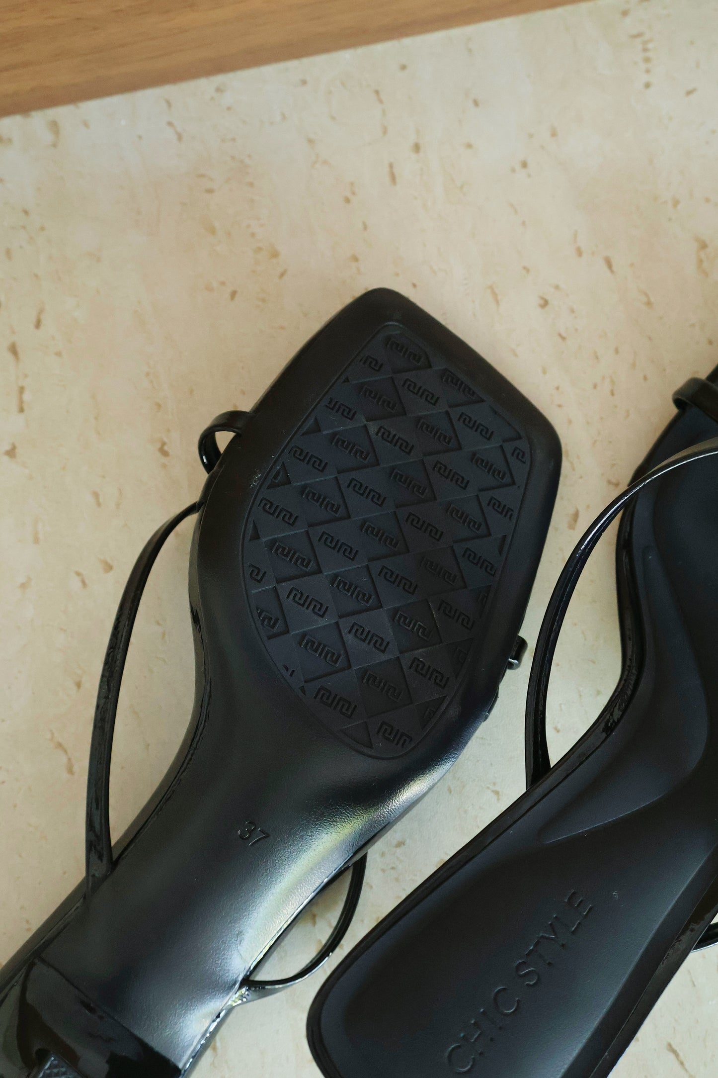 Kelly Glossy Strappy Heels (Black)