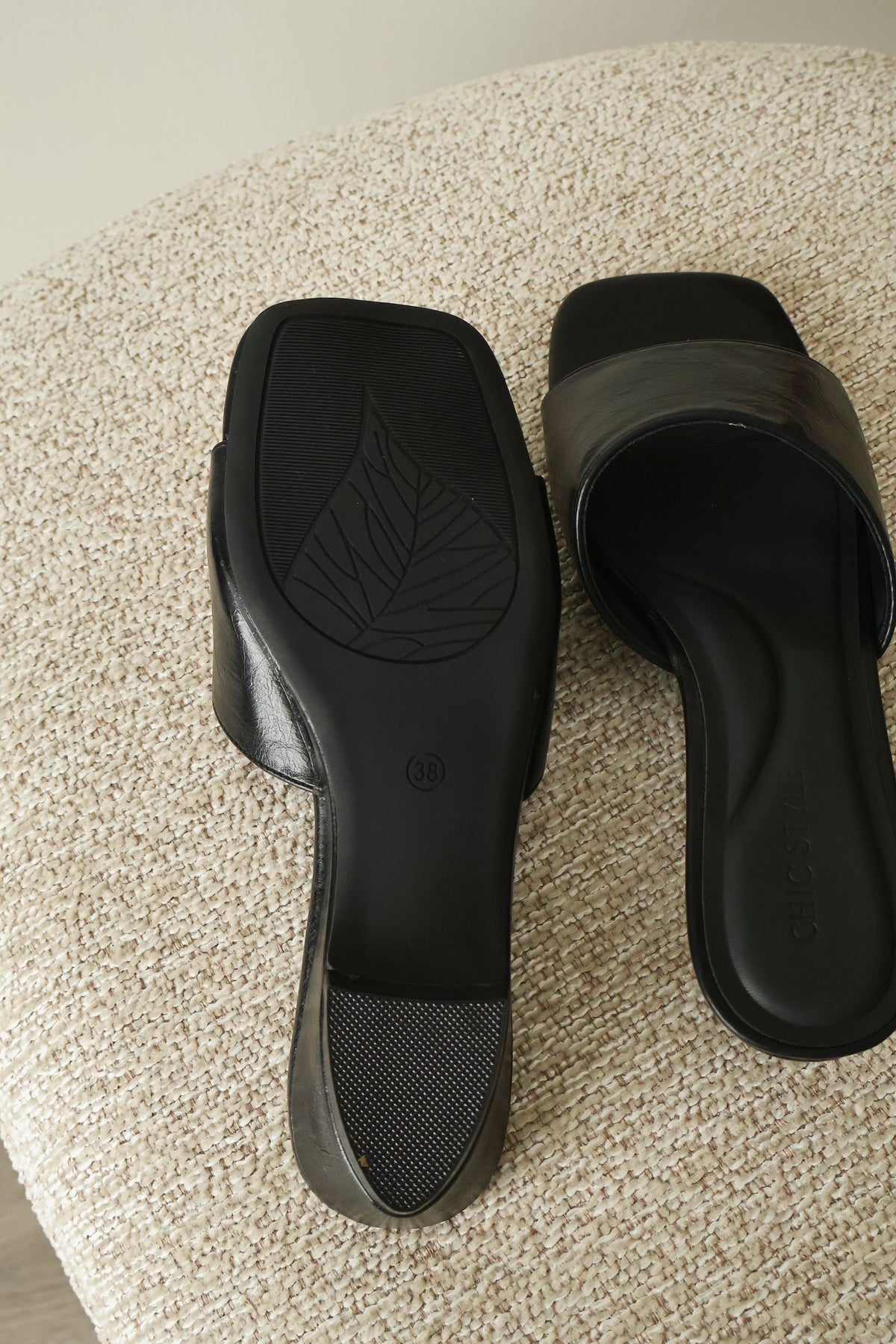 Yoana Casual Low Heels (Black)
