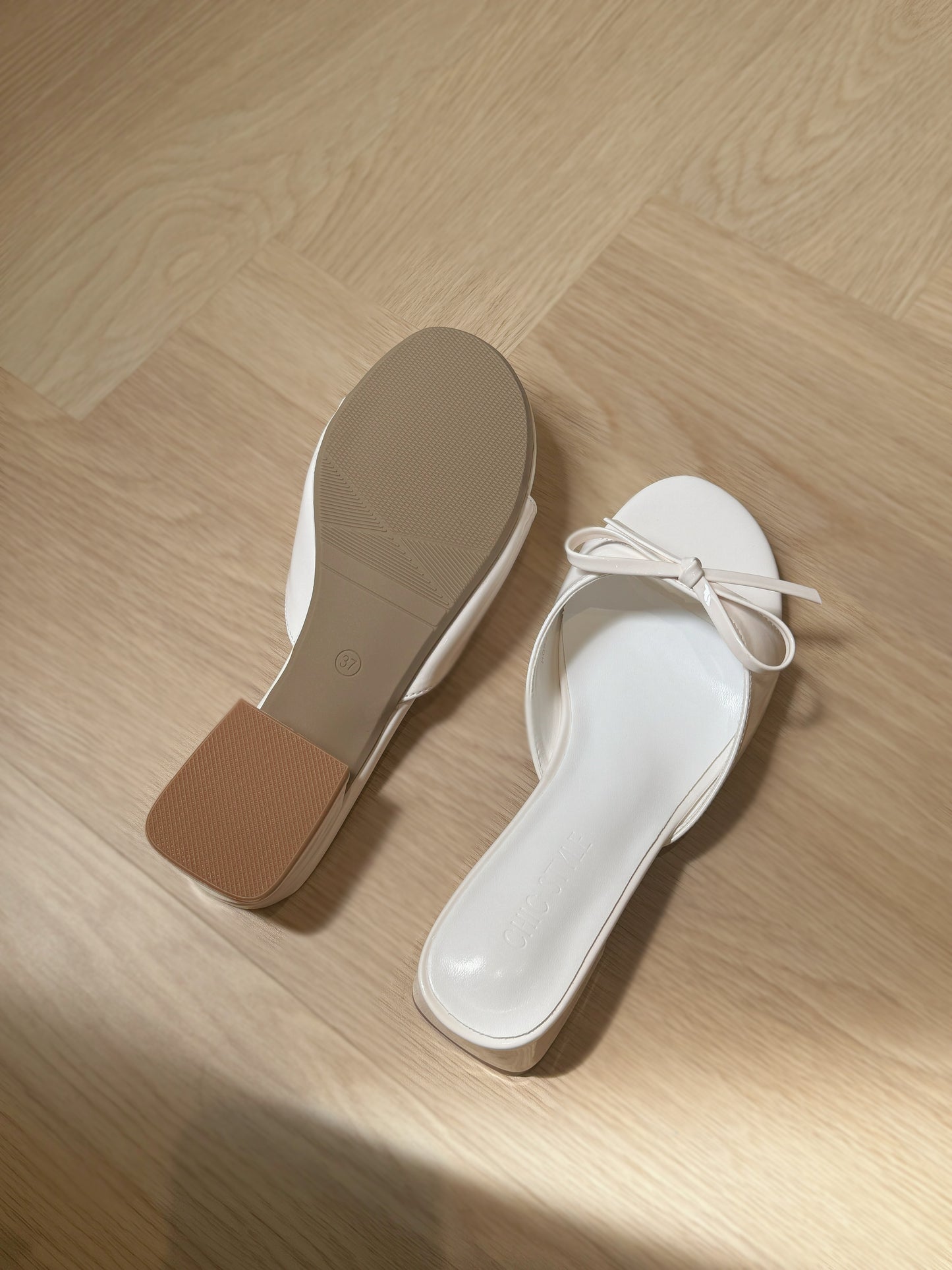 Chelsey Patent Bow Sandals (White)