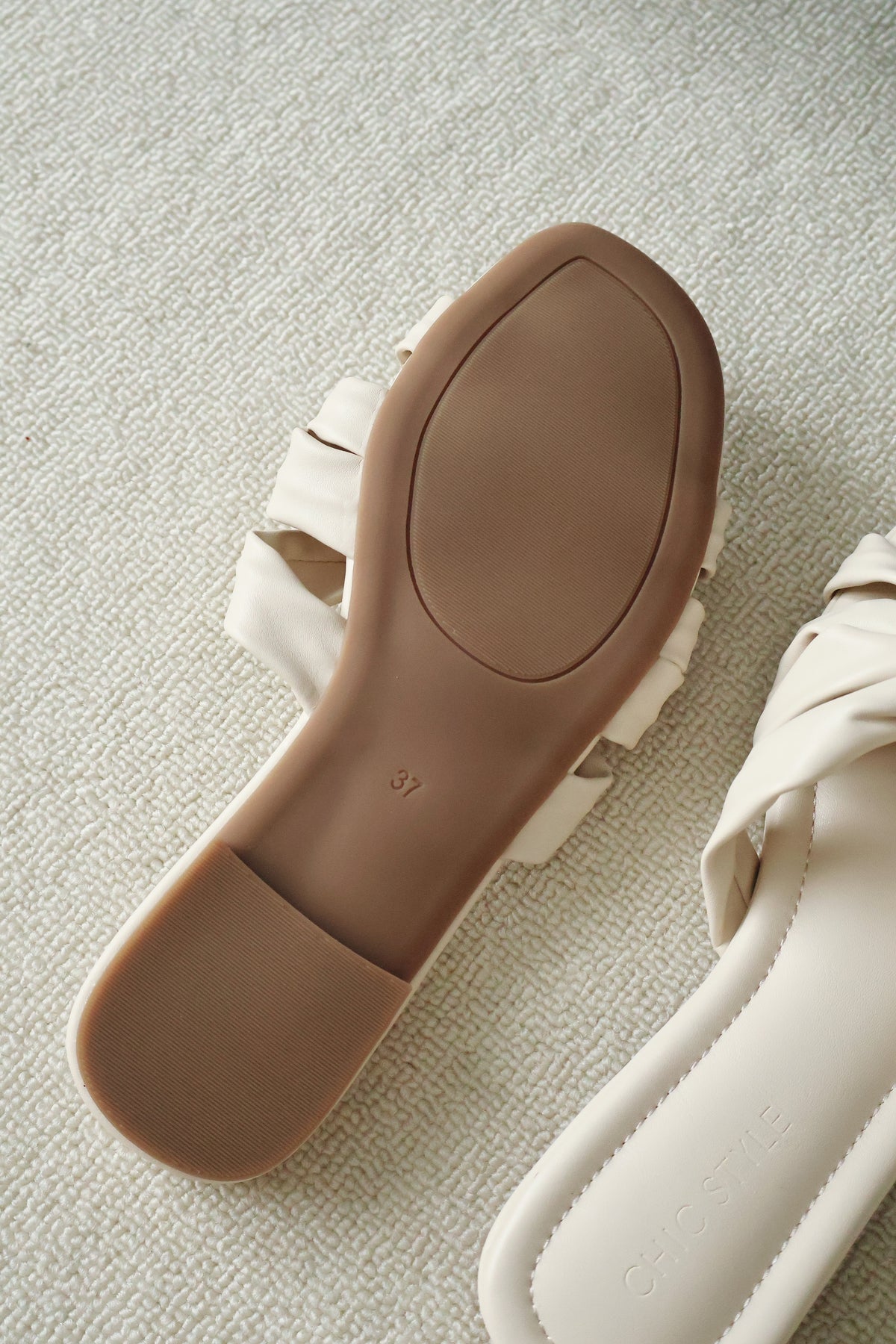 Evette Soft Pleated Sandals (Cream White) (Slim feet only)