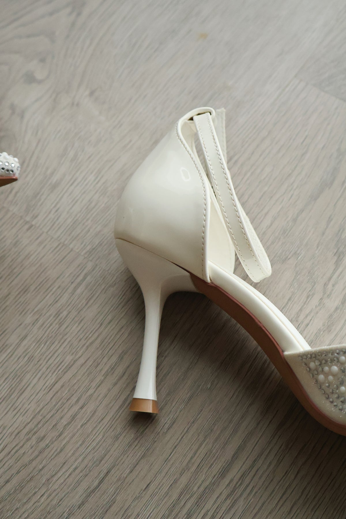Miyeon Glitter Pointed Heels (White)