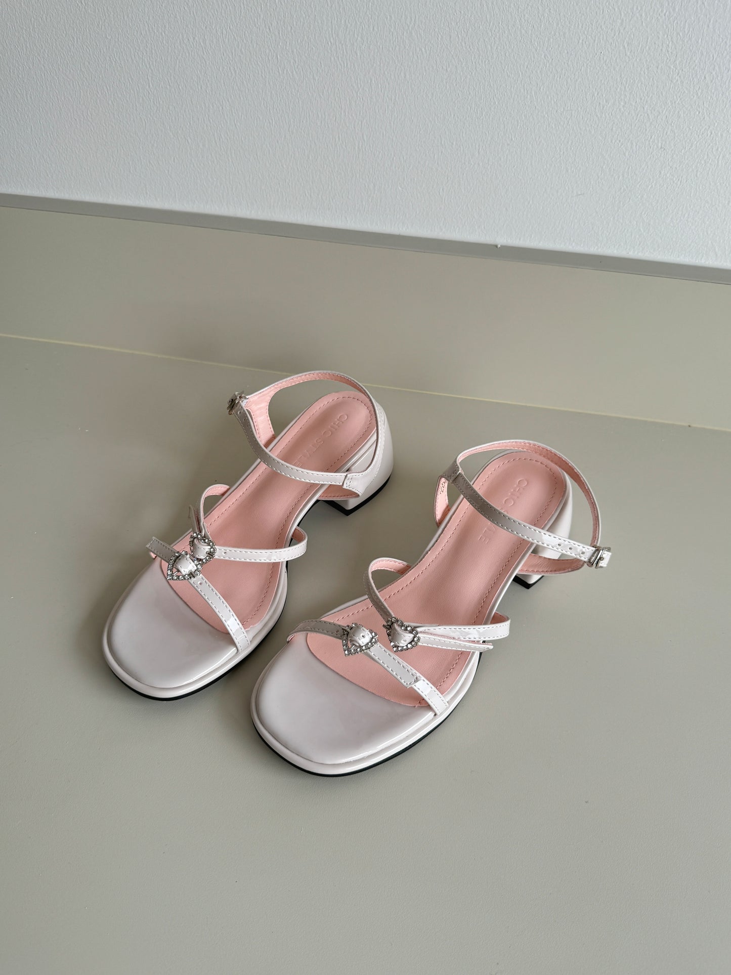 Verona Strappy Sandals (White)