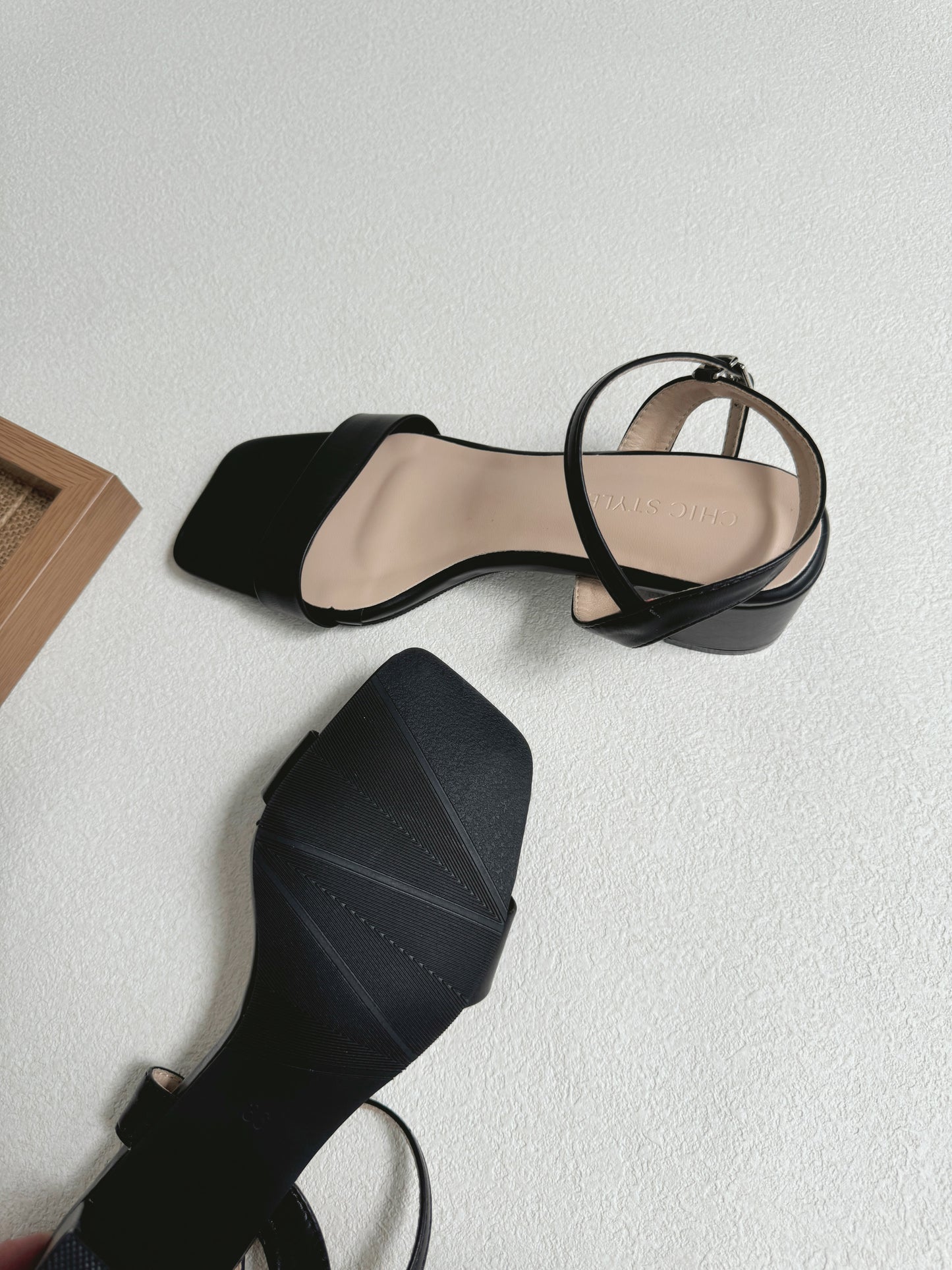Valora Strappy Sandal Heels (Black / 40)