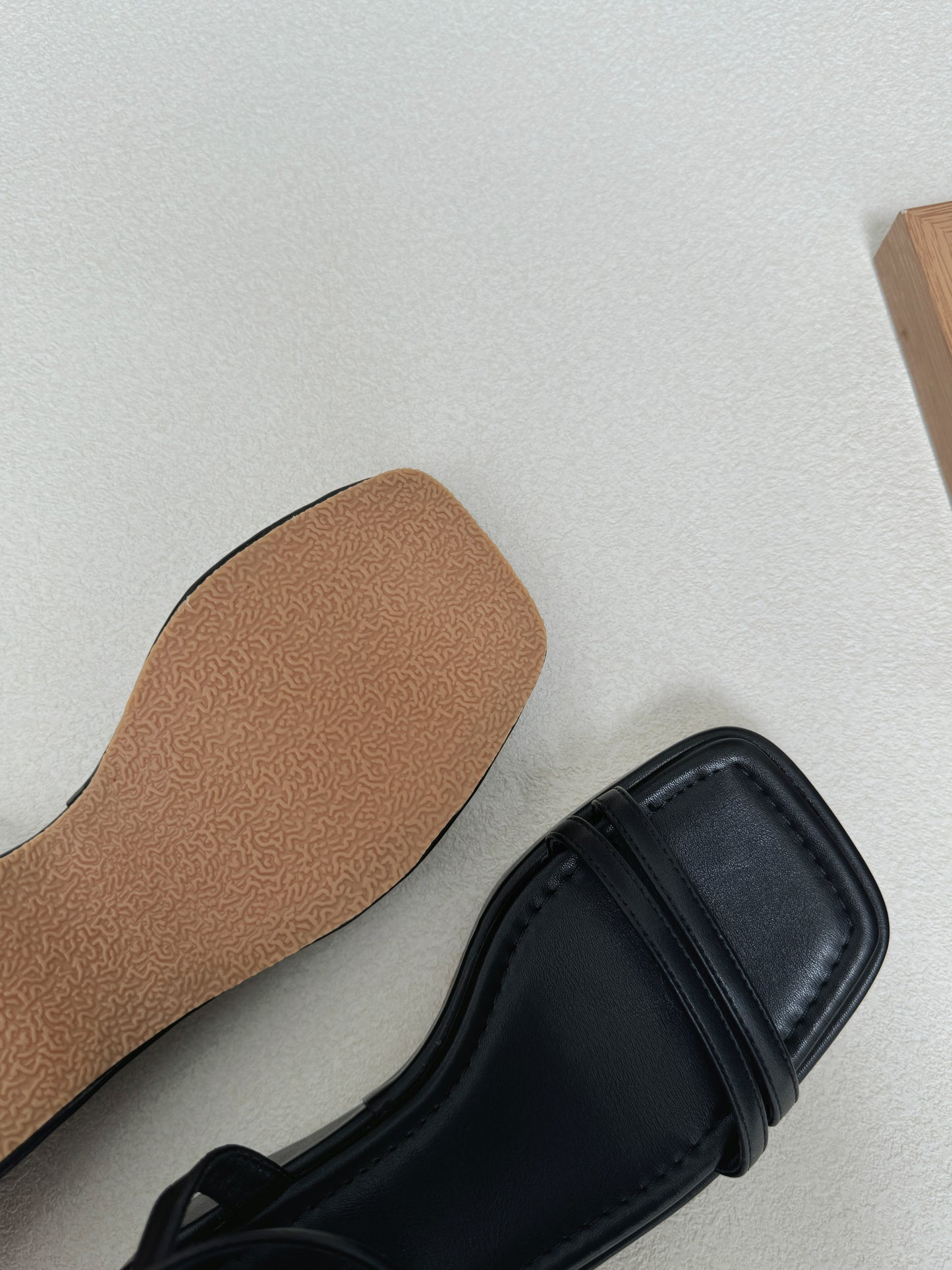 Andrea Strappy Wedge Sandals (Black / 40)