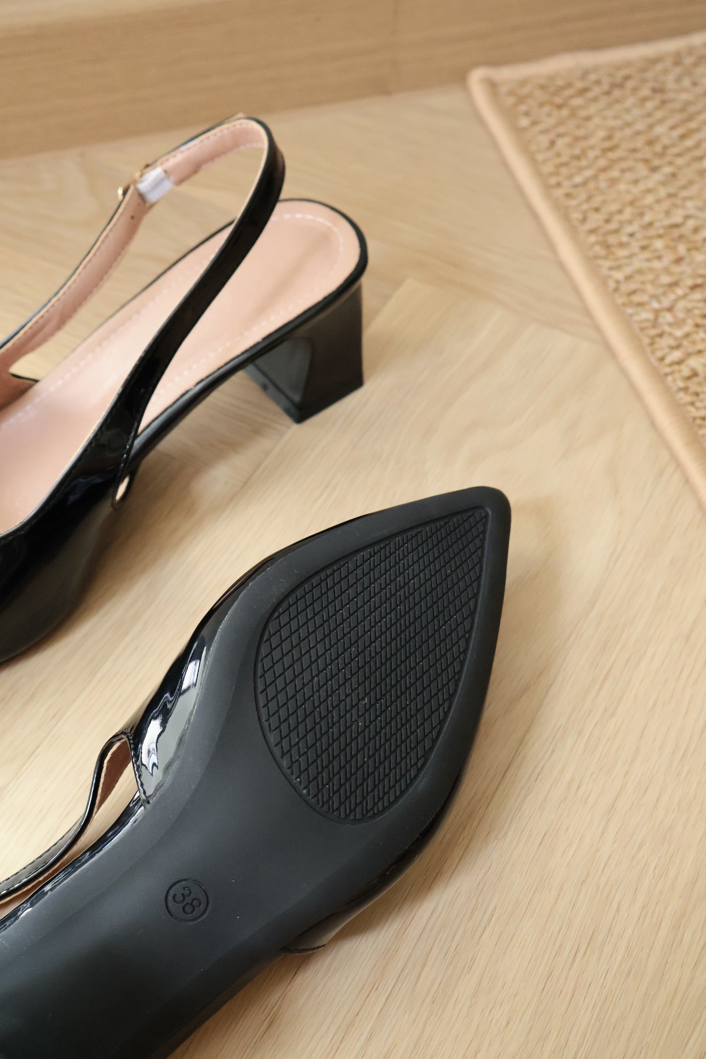 Veyna Slingback Heels Pump (Black)