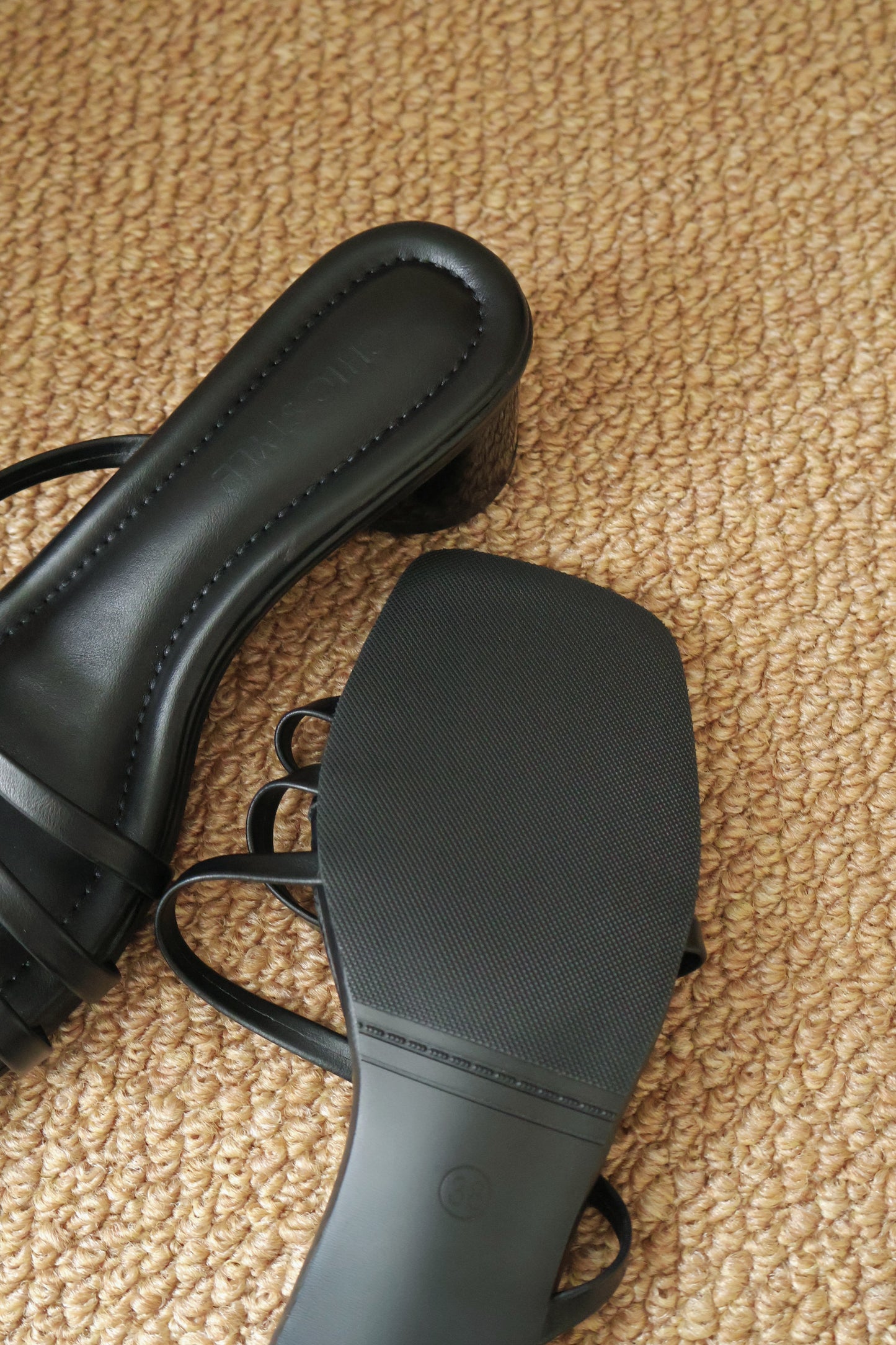 Helena Ring Toe Heels (Black)