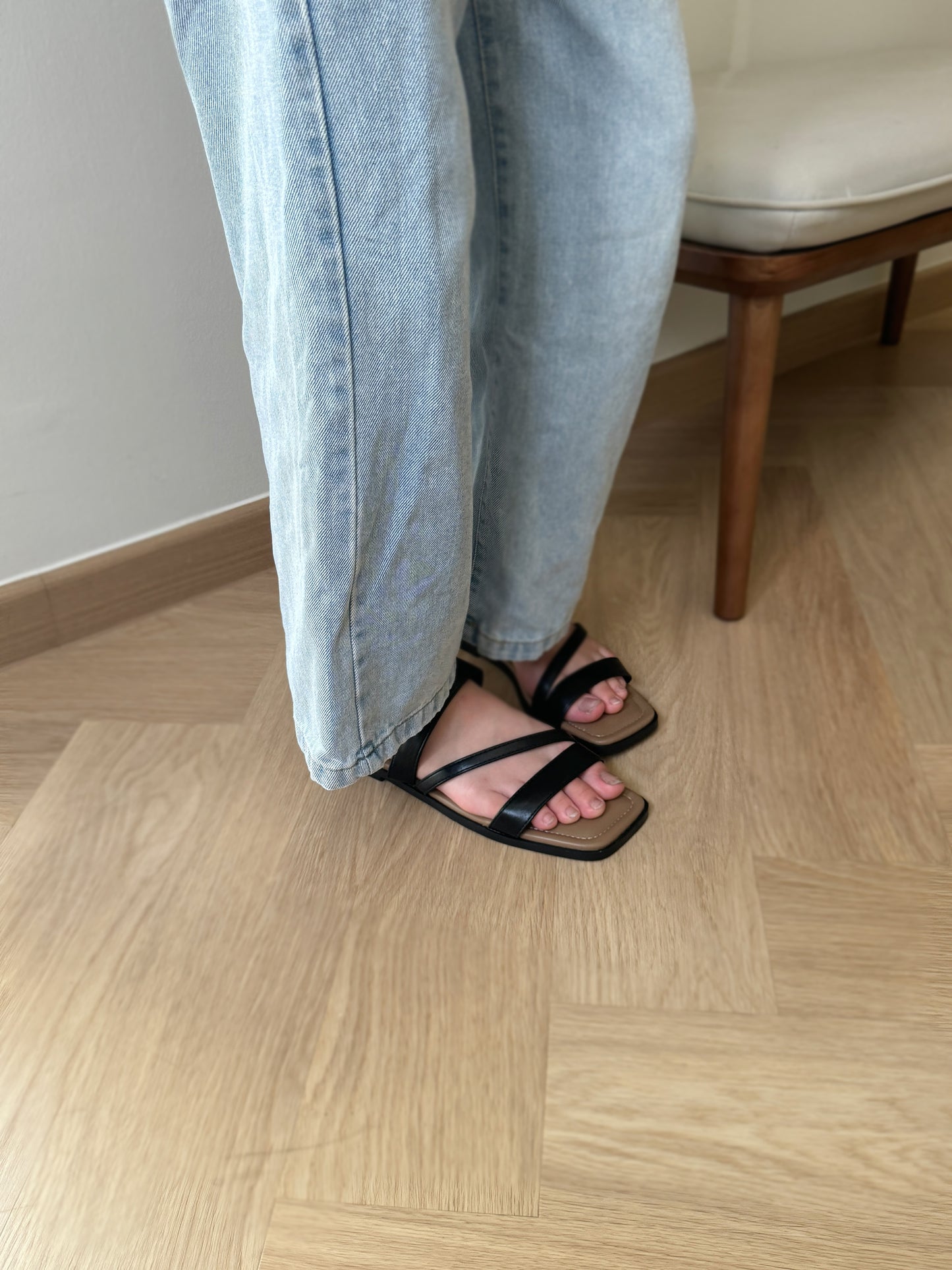 Laura Irregular Strap Sandals (Black)
