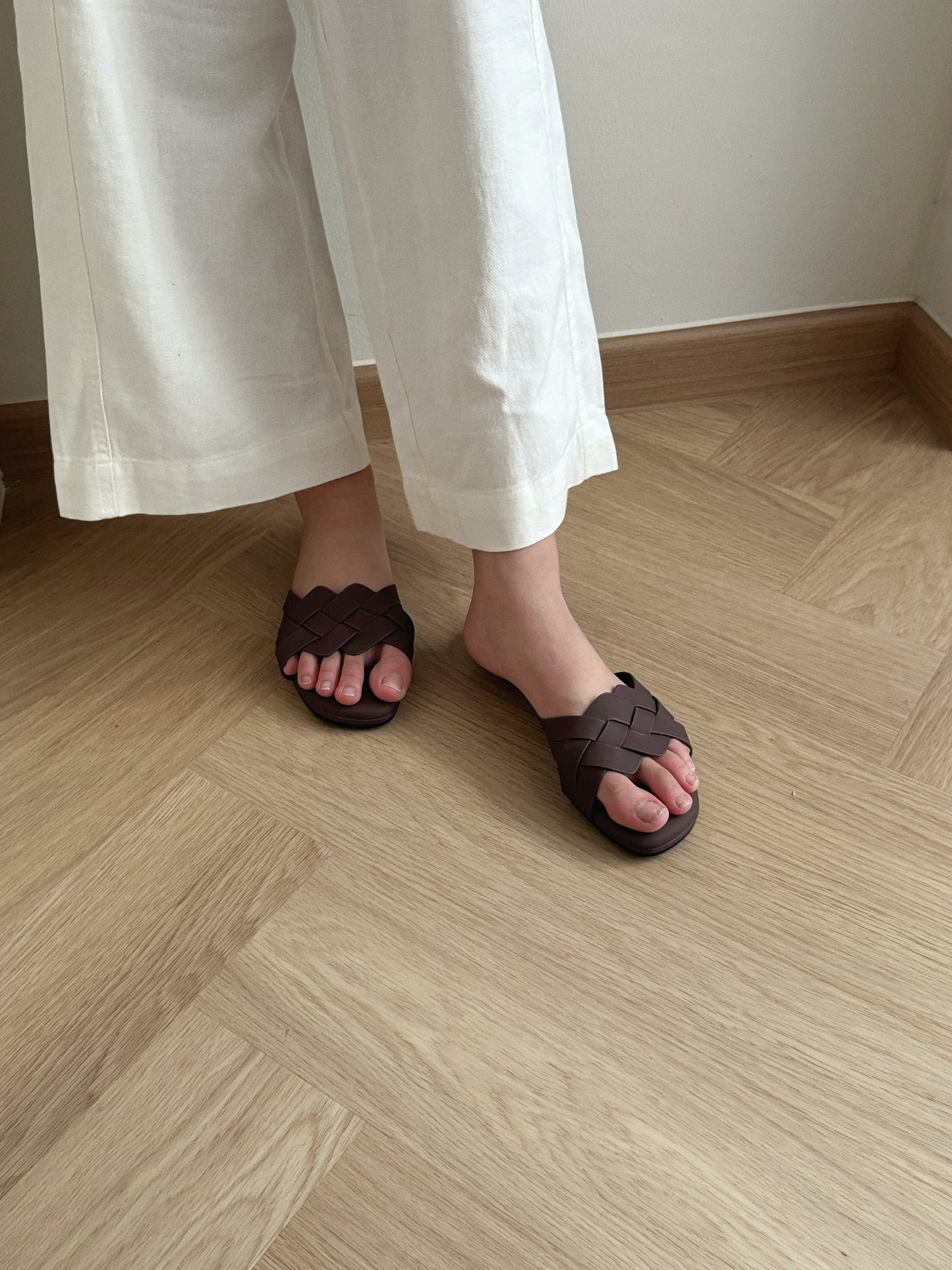 Doris Interwoven Comfy Sandals (Espresso) *Wide feet 38/39/40 only