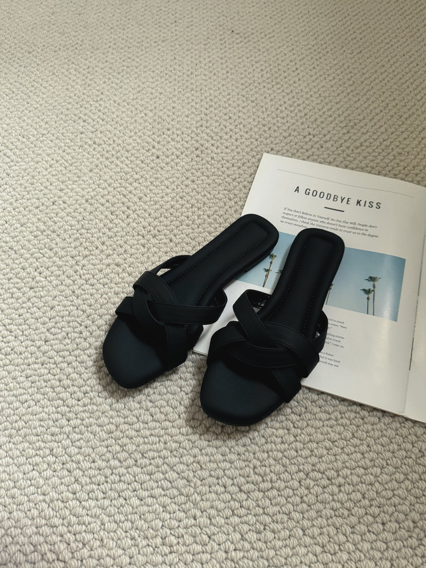 Larina Interlock Comfy Sandals (Black)