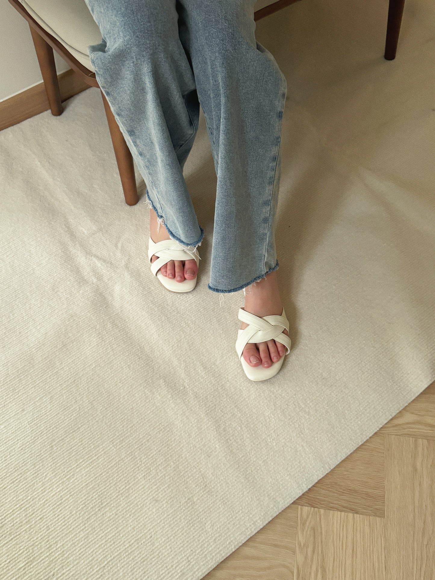 Larina Interlock Comfy Sandals (Cream White)
