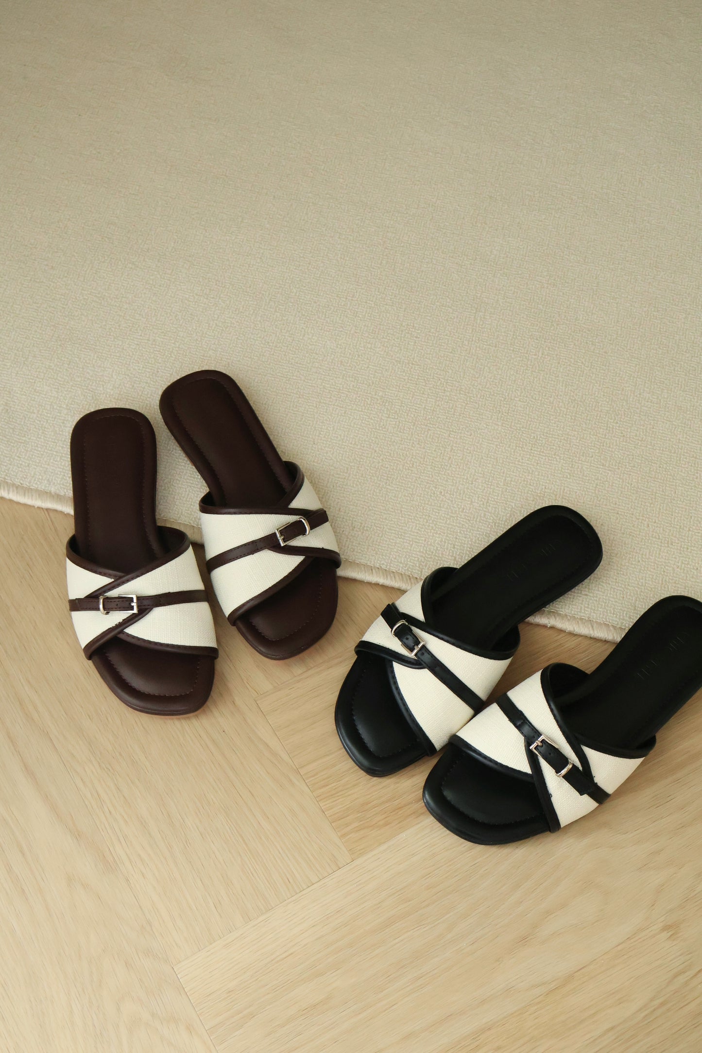 Oliver Contrast Buckle Slide Sandals (Chocolate)