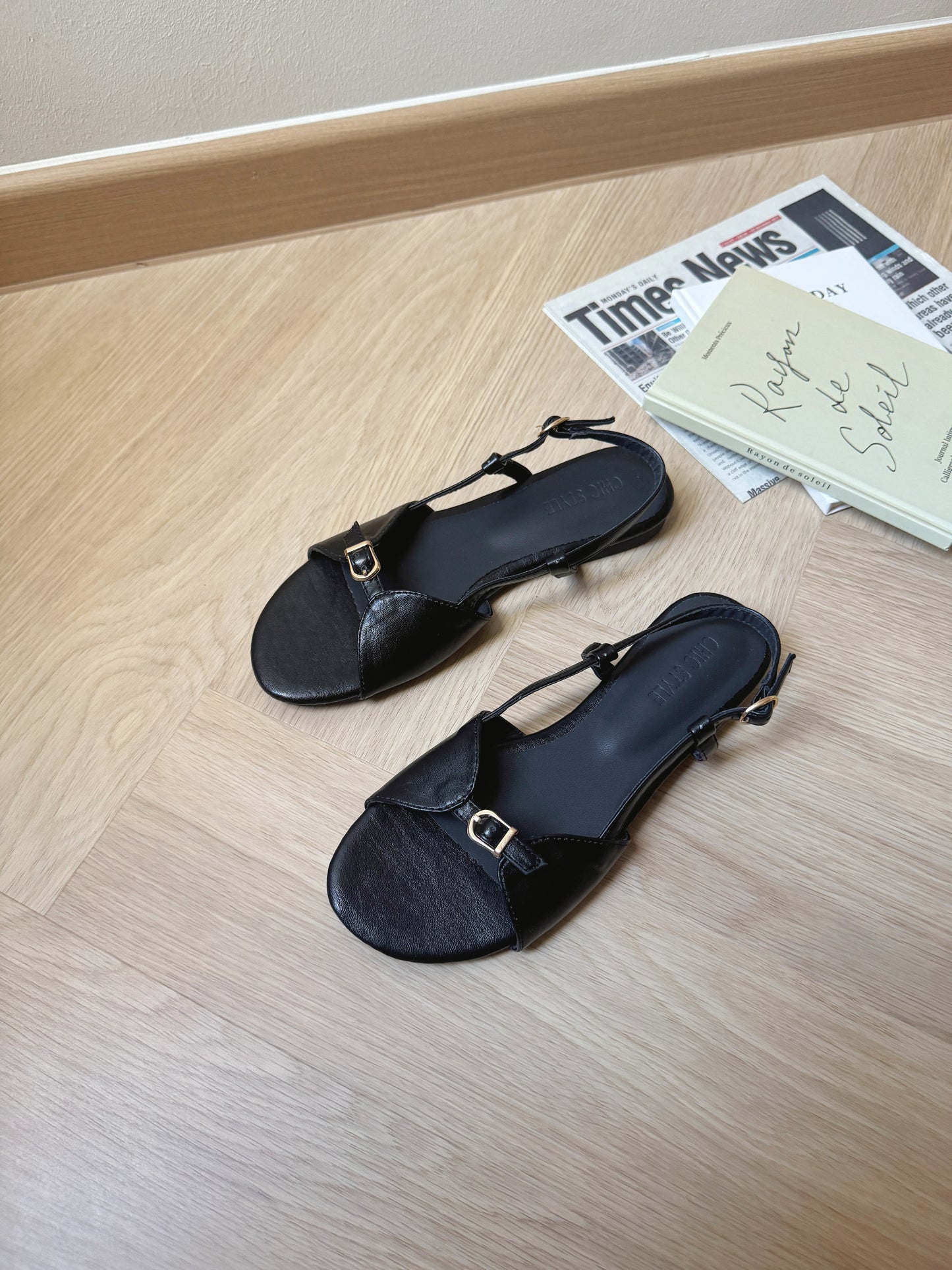 Megan Slingback Sandals (Black)