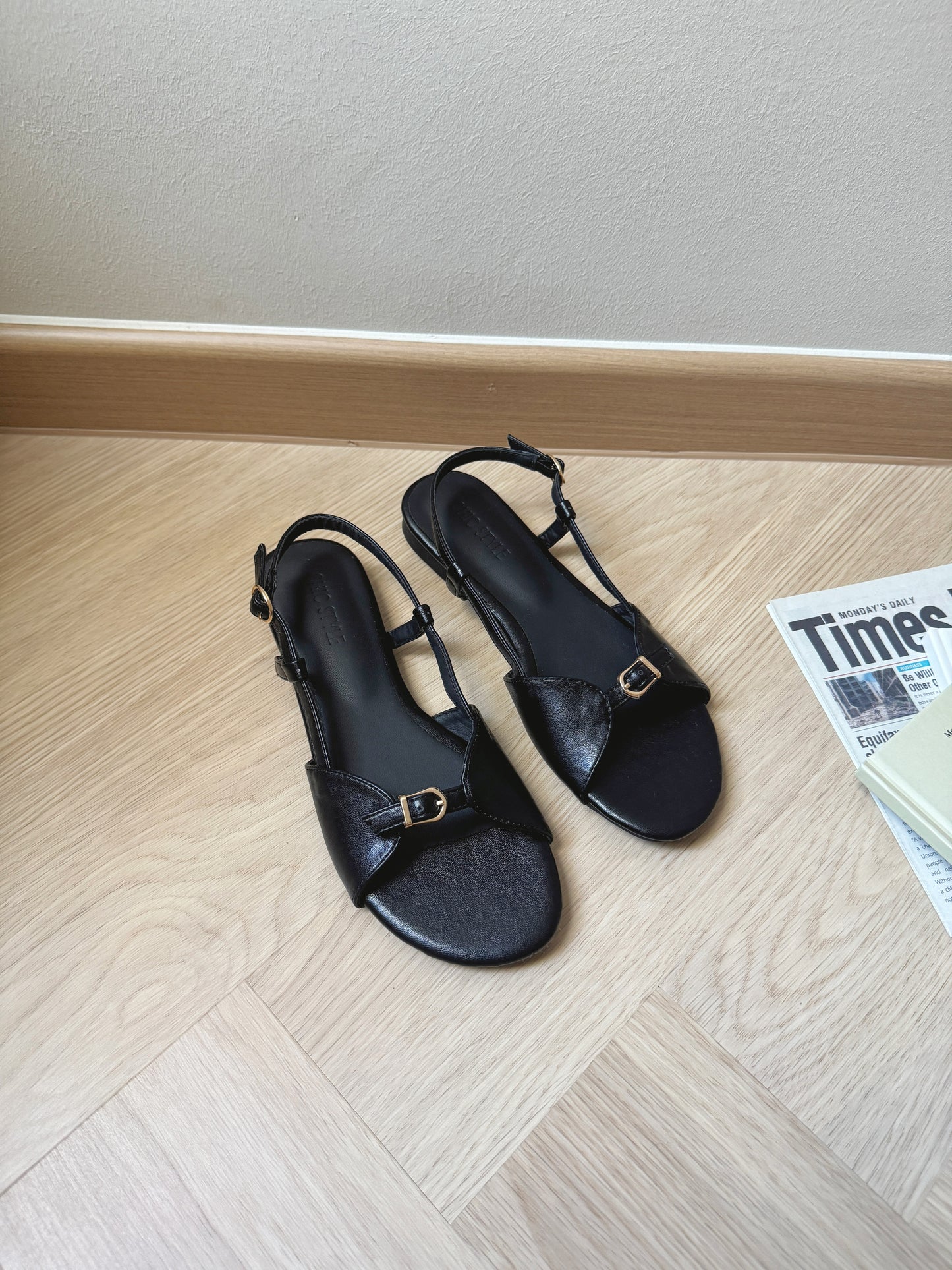 Megan Slingback Sandals (Black)