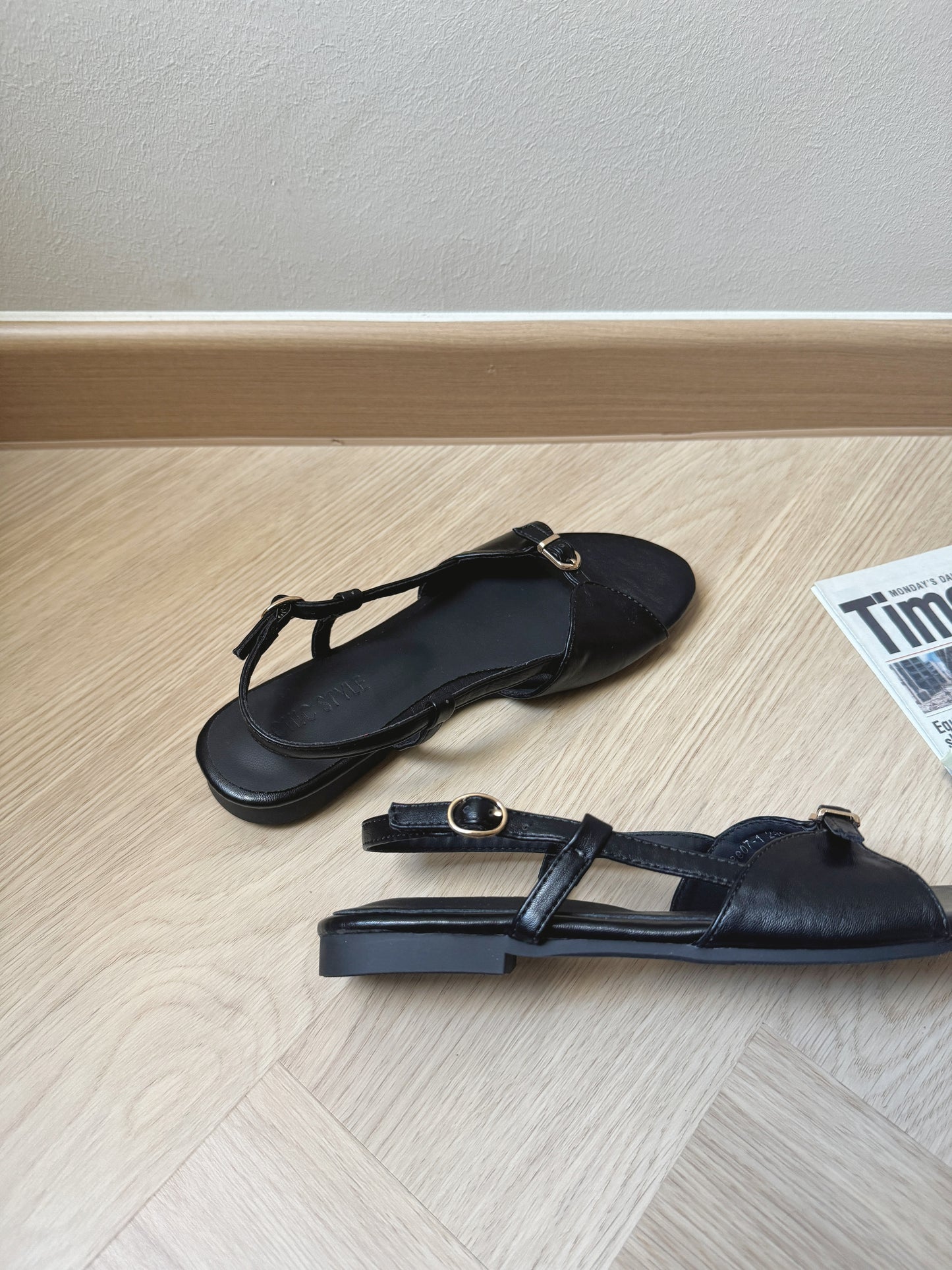 Megan Slingback Sandals (Black)
