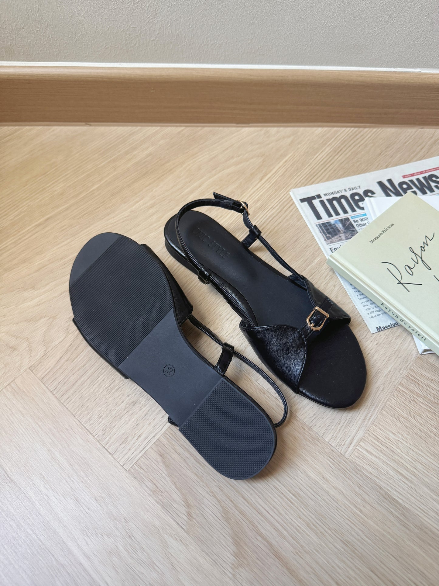 Megan Slingback Sandals (Black)