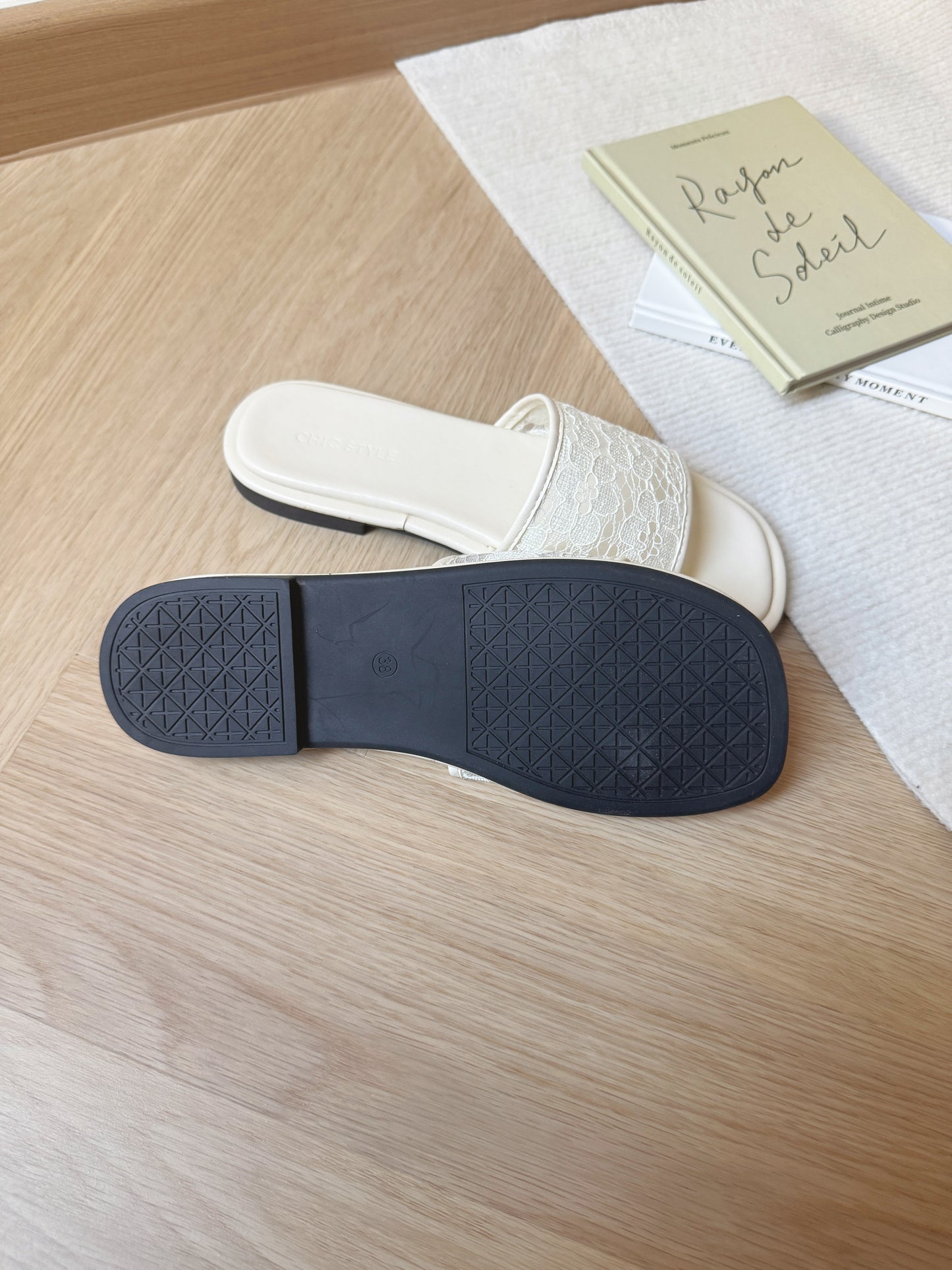 Wendy Lace Sandals (CreamWhite)