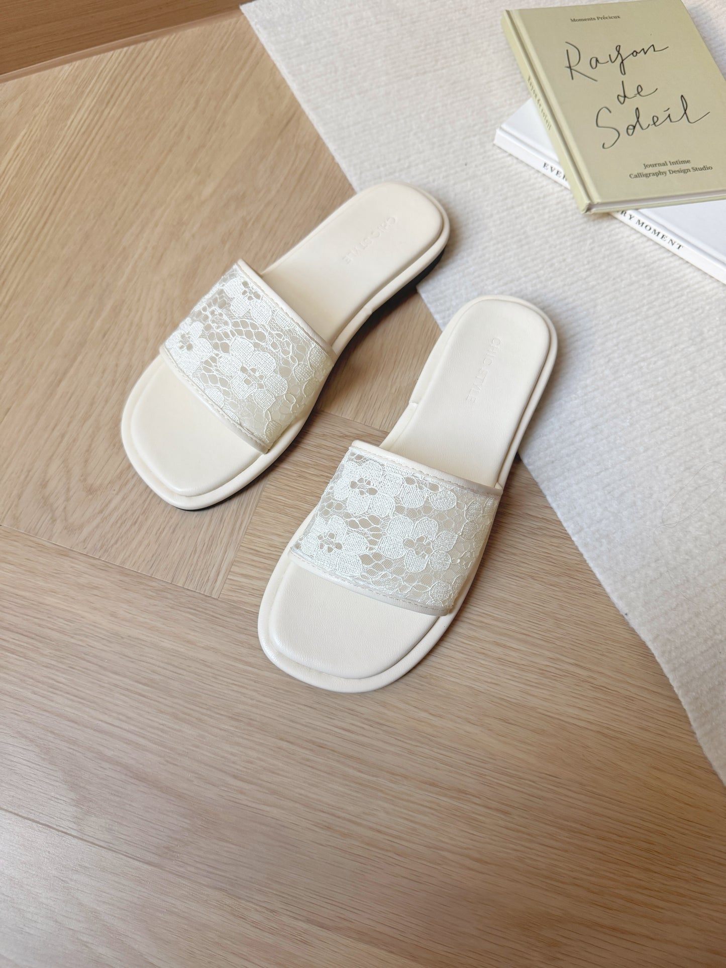 Wendy Lace Sandals (CreamWhite)