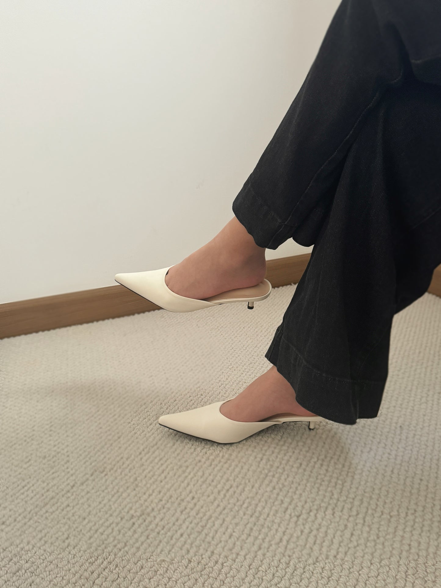 Zana Pointy Low Heels (Cream White)