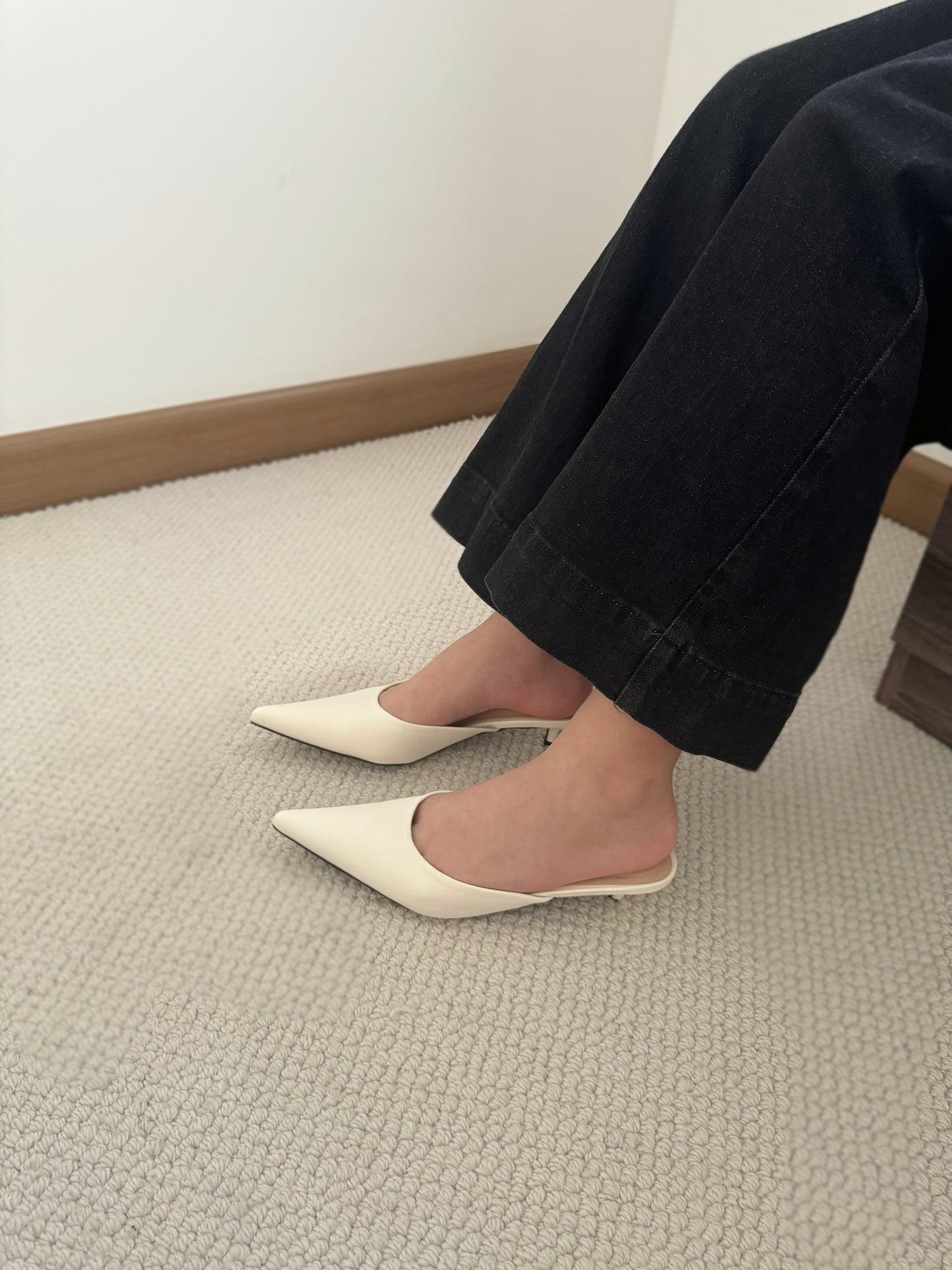 Zana Pointy Low Heels (Cream White)