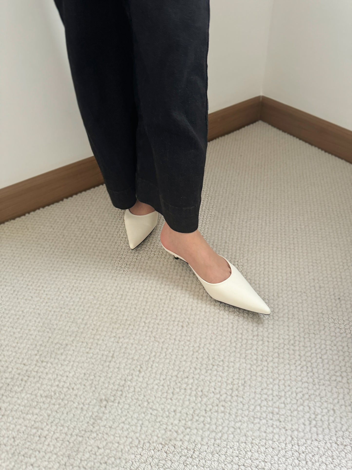 Zana Pointy Low Heels (Cream White)