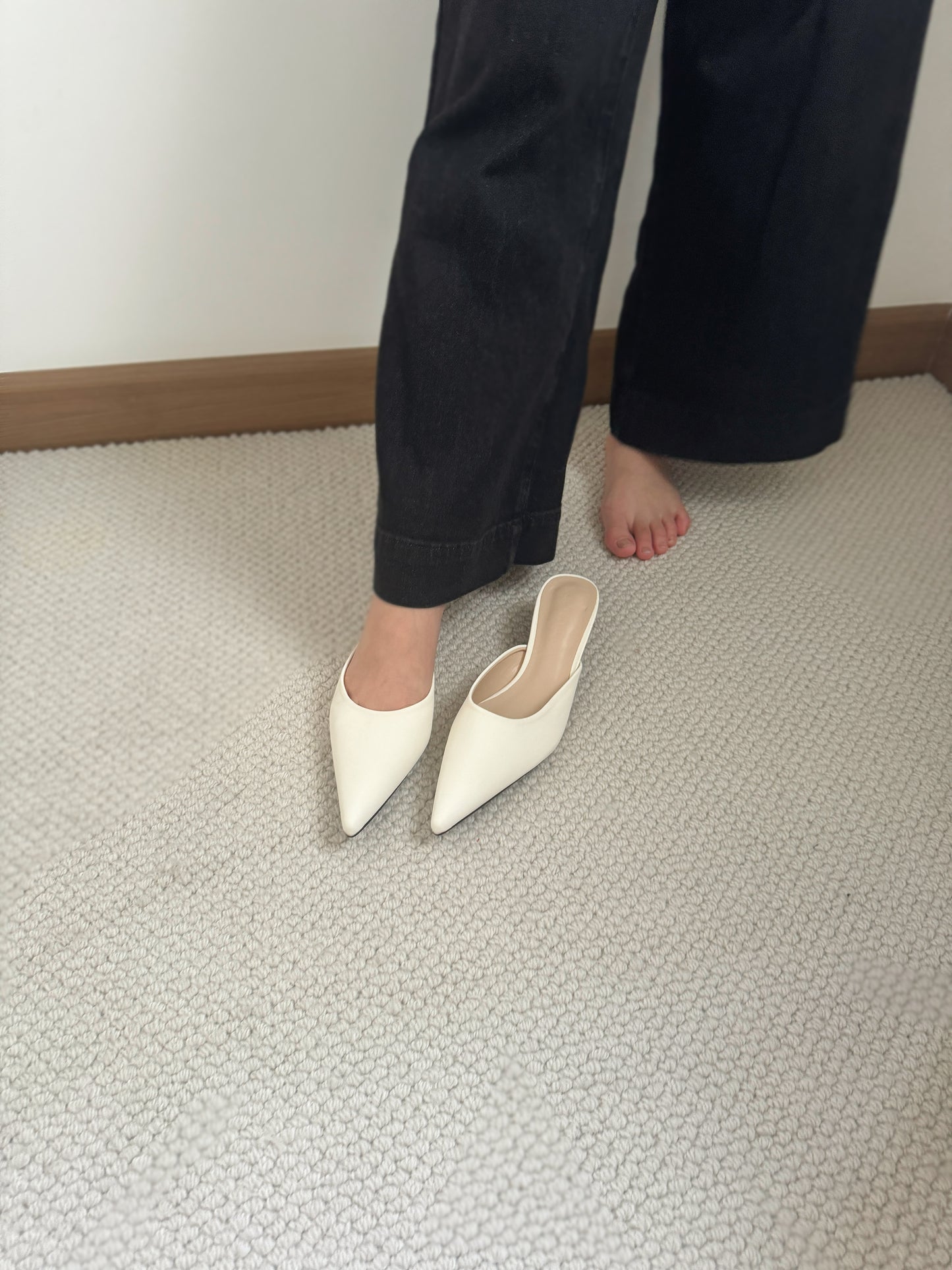 Zana Pointy Low Heels (Cream White)