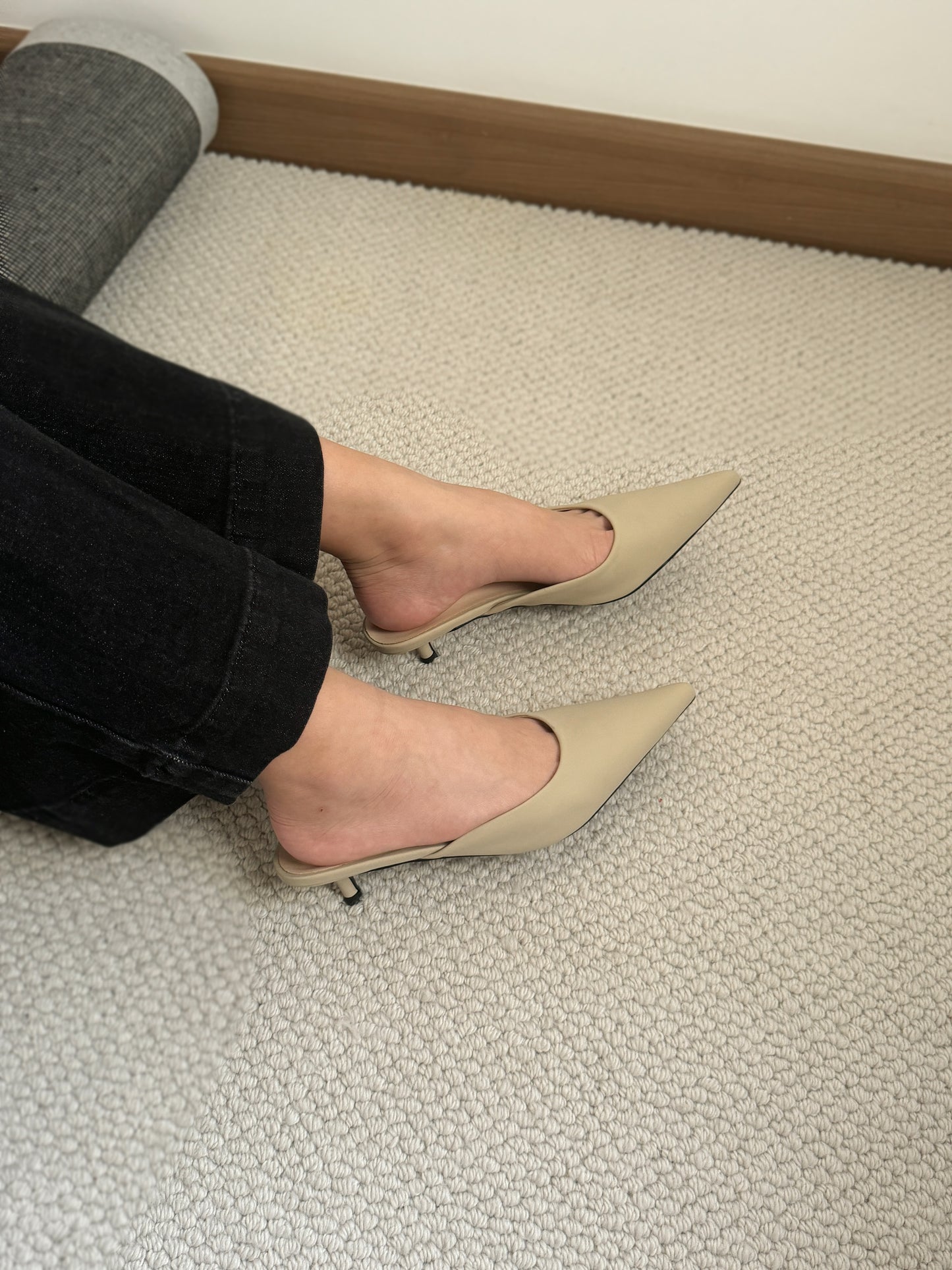 Zana Pointy Low Heels (Beige)
