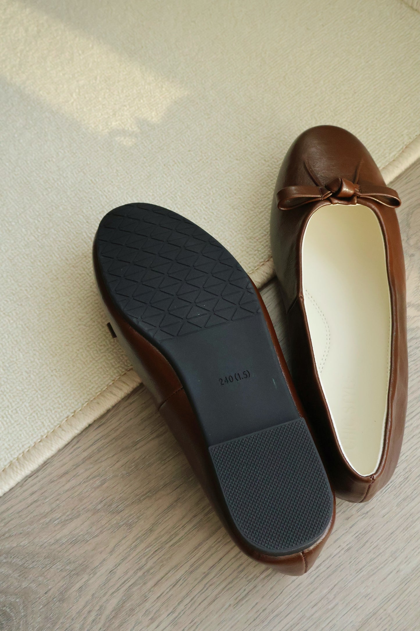 Verrin Pleated Bowknot Flats (Brown)