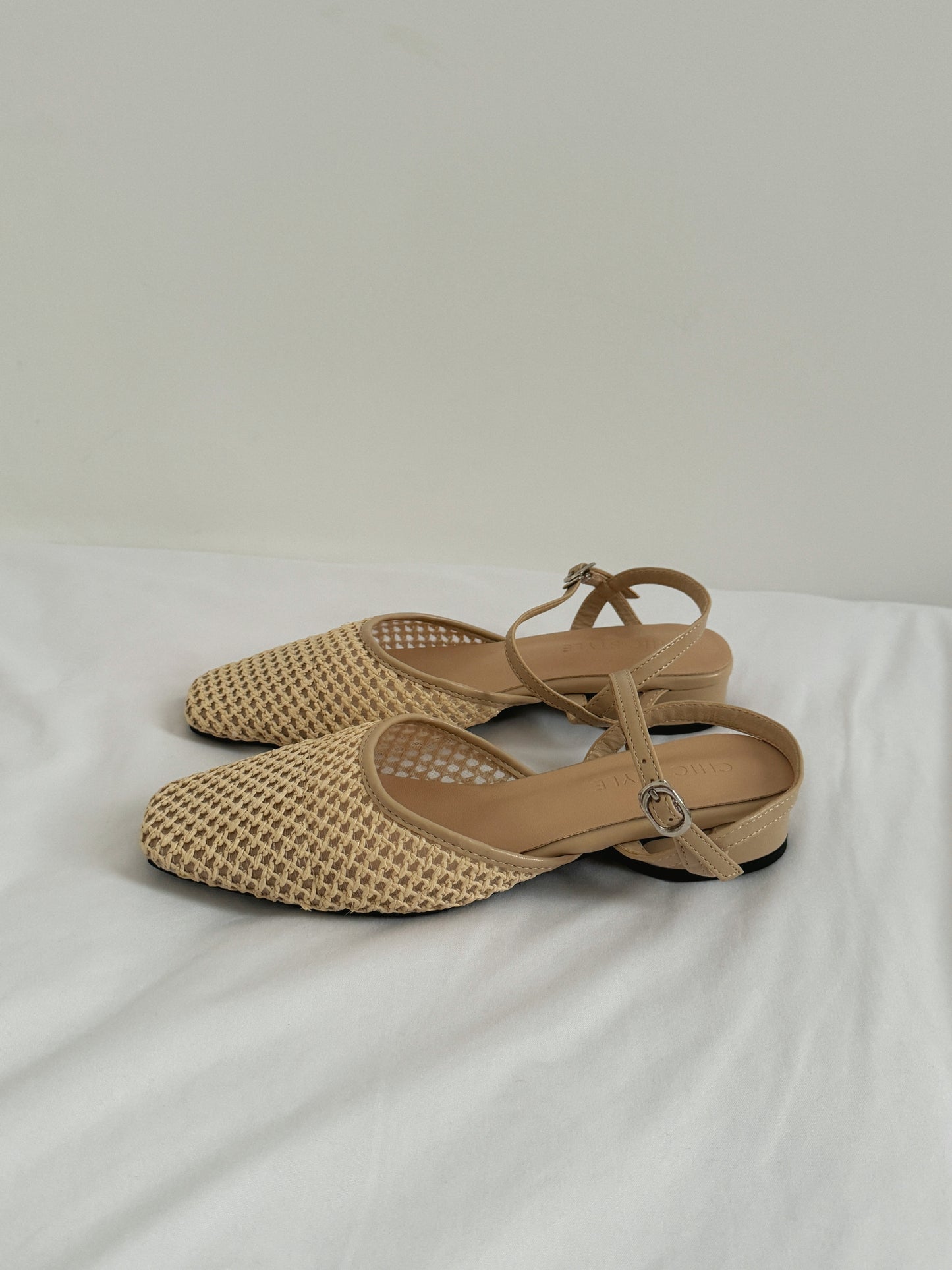 Arizona Woven Closed-Toe Sandals (Cream White)