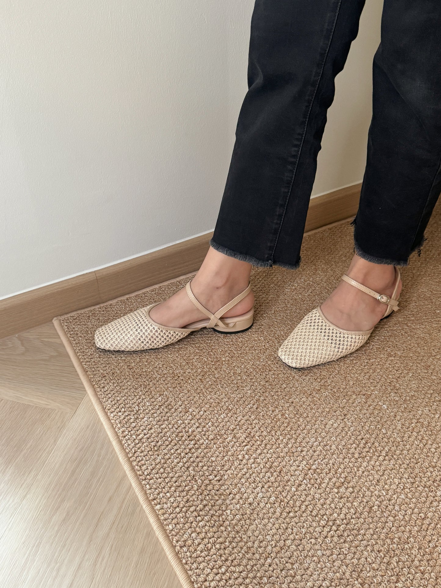 Arizona Woven Closed-Toe Sandals (Cream White)