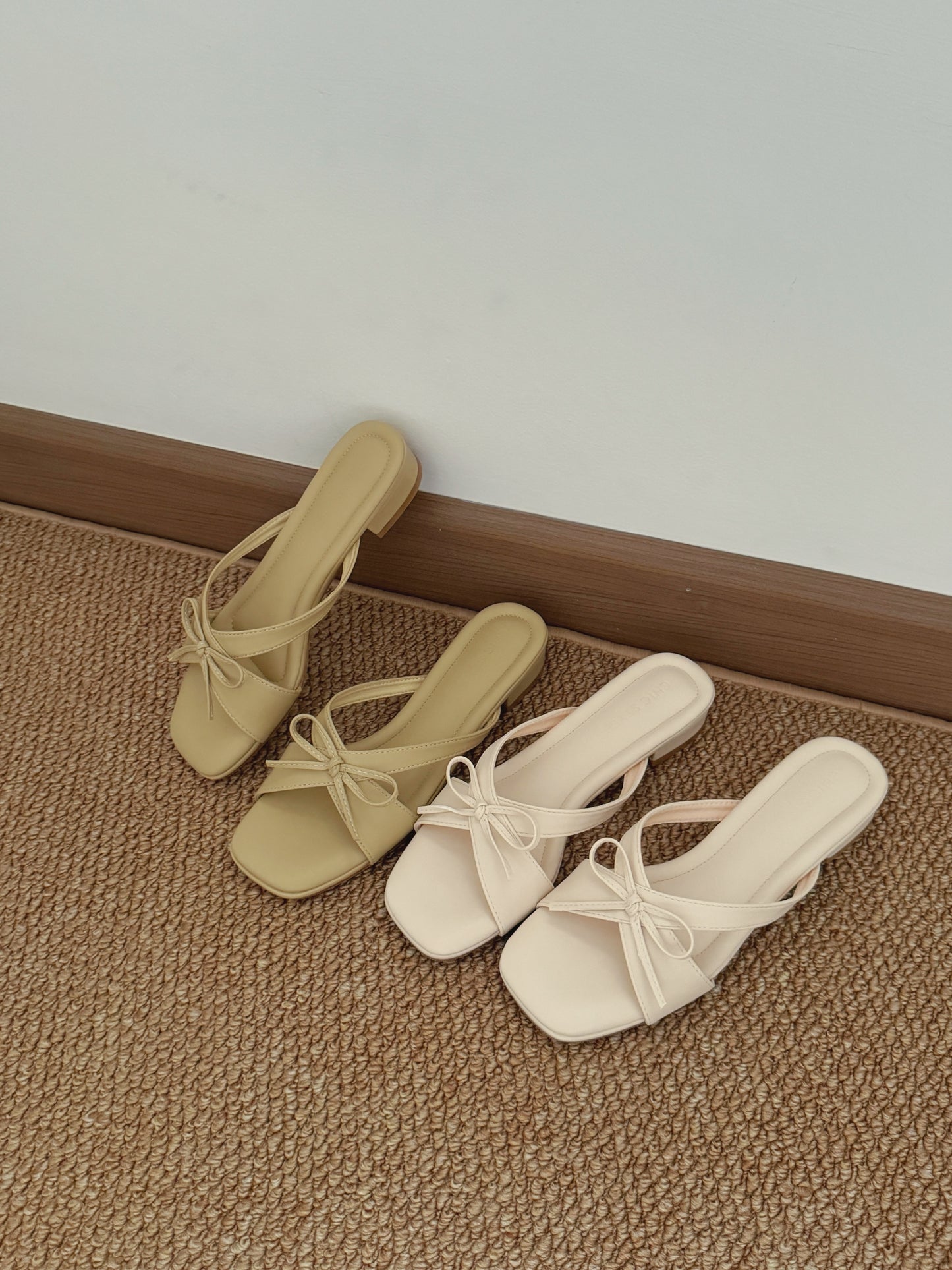 Daniella Cute Bow Comfy Sandals (Cream)