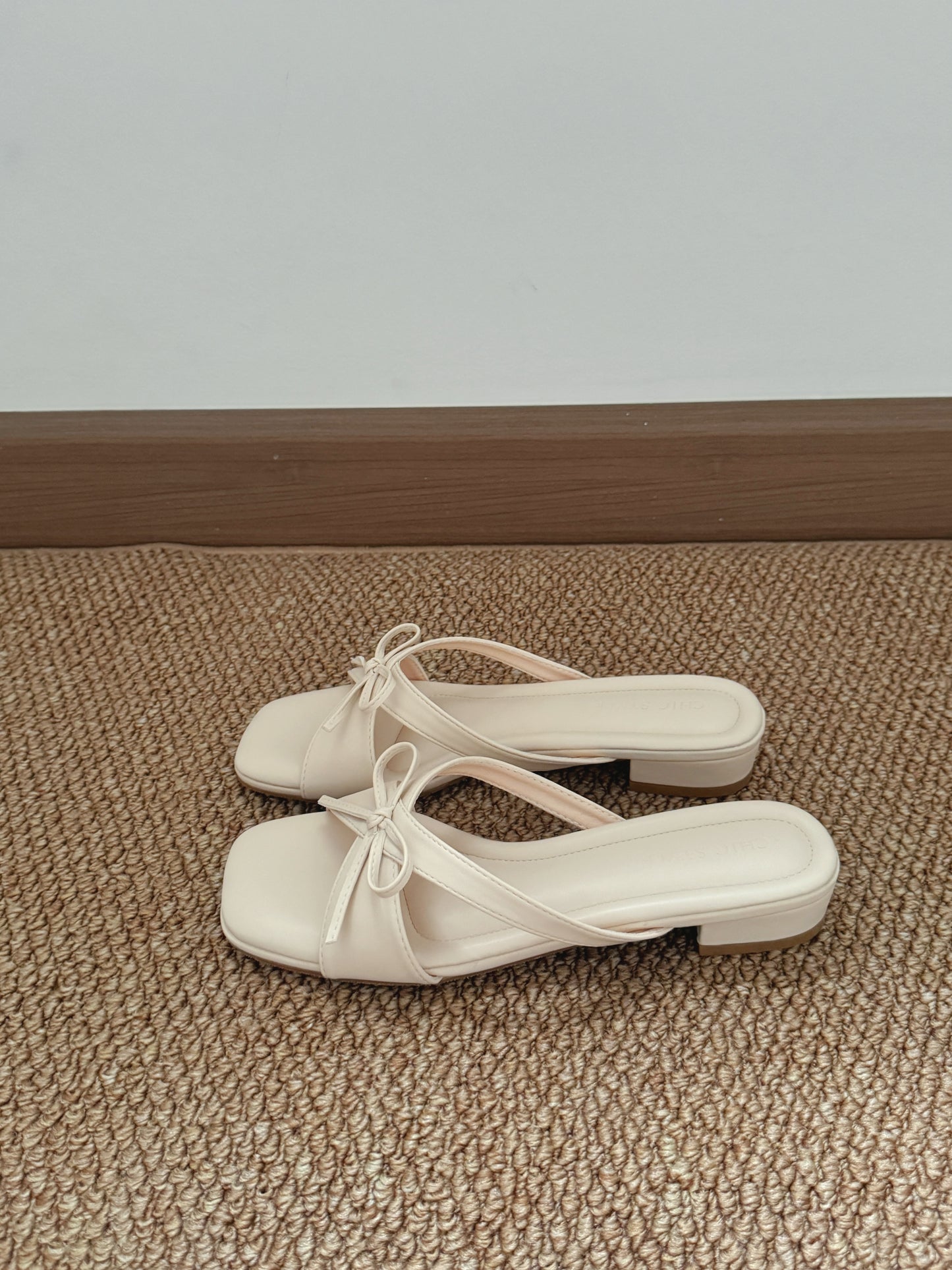 Daniella Cute Bow Comfy Sandals (Cream)