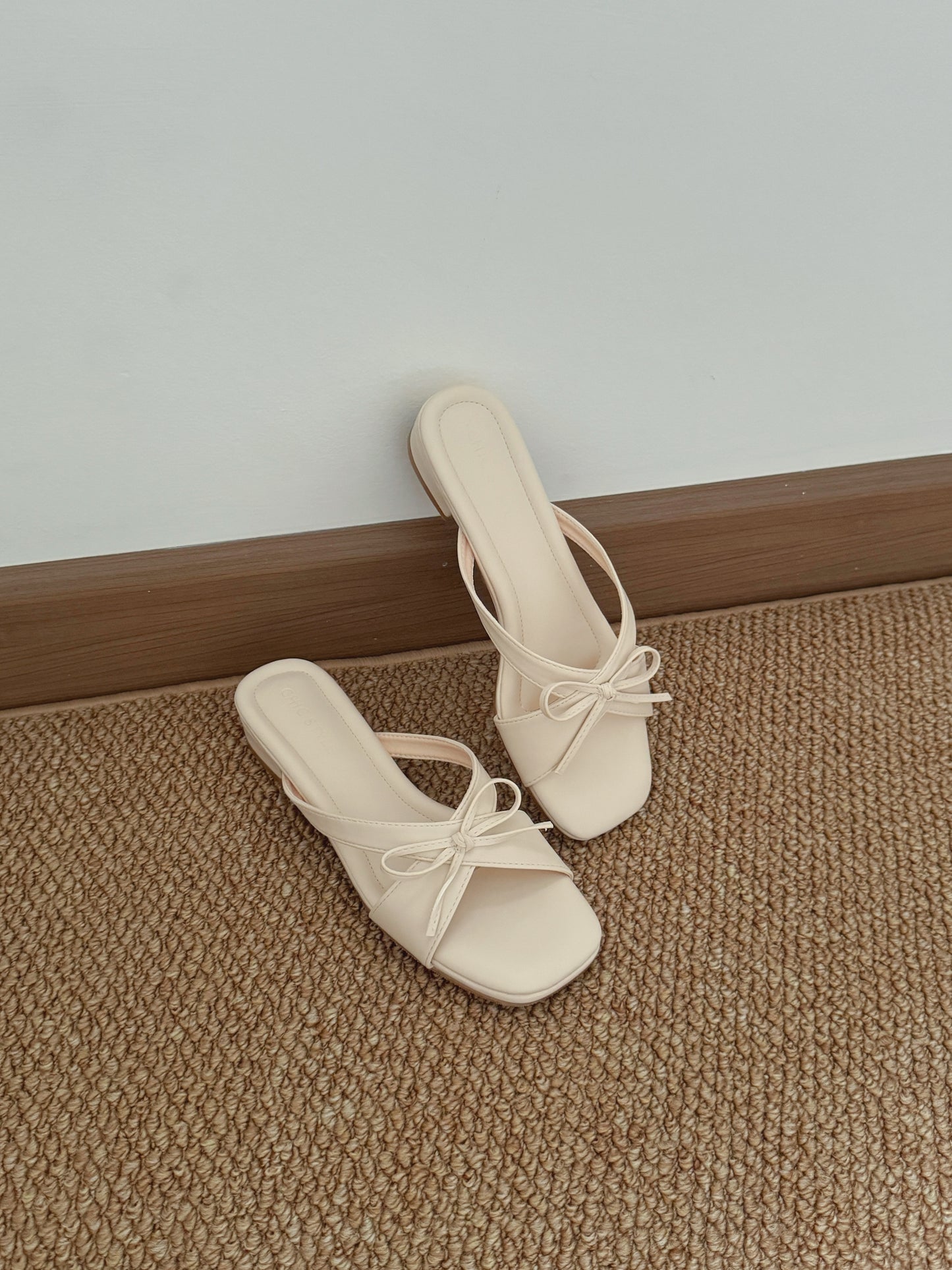 Daniella Cute Bow Comfy Sandals (Cream)