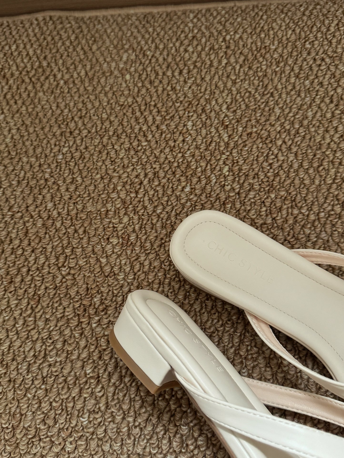 Daniella Cute Bow Comfy Sandals (Cream)
