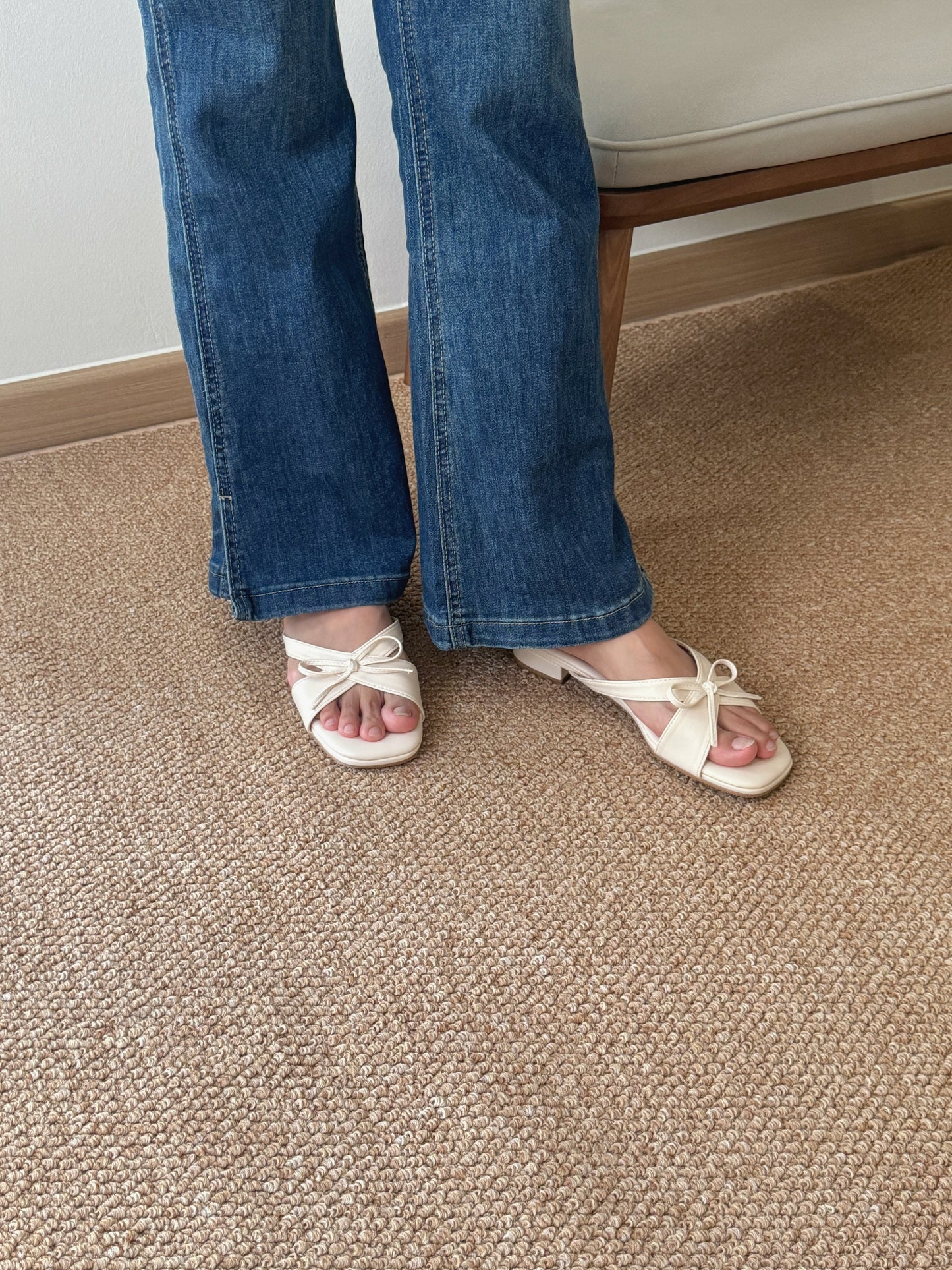 Daniella Cute Bow Comfy Sandals (Cream)