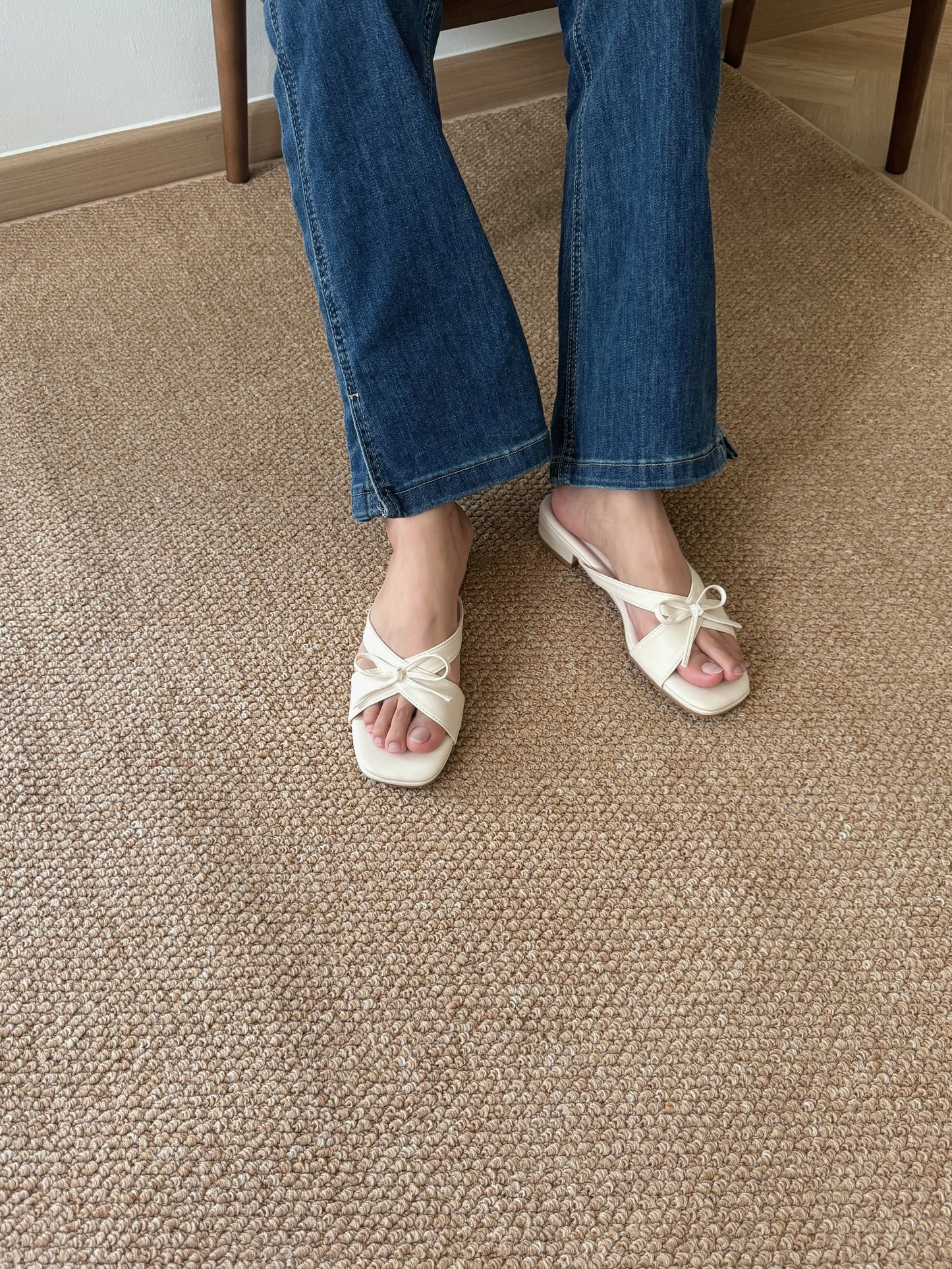 Daniella Cute Bow Comfy Sandals (Cream)