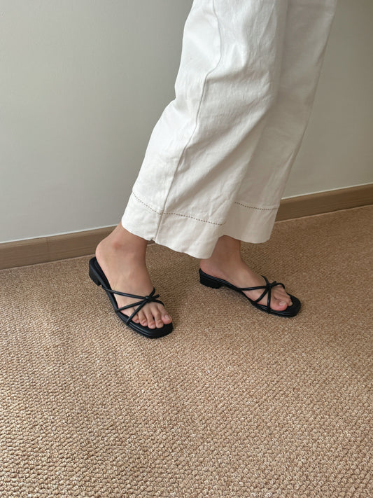 Emelia Strappy Comfy Sandals (Black) *Slim feet only