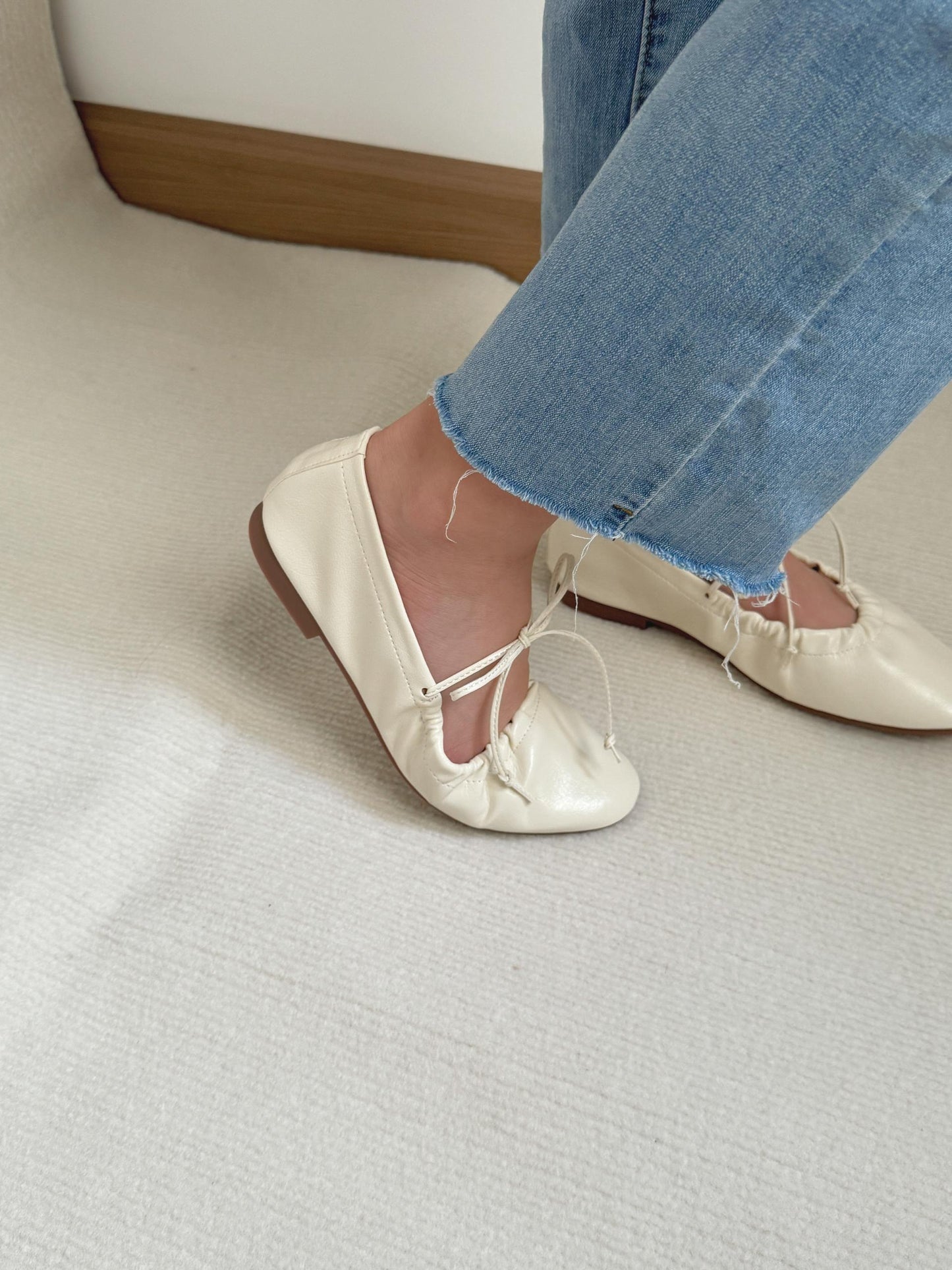 Amberlyn Ballet Flats (Cream White)