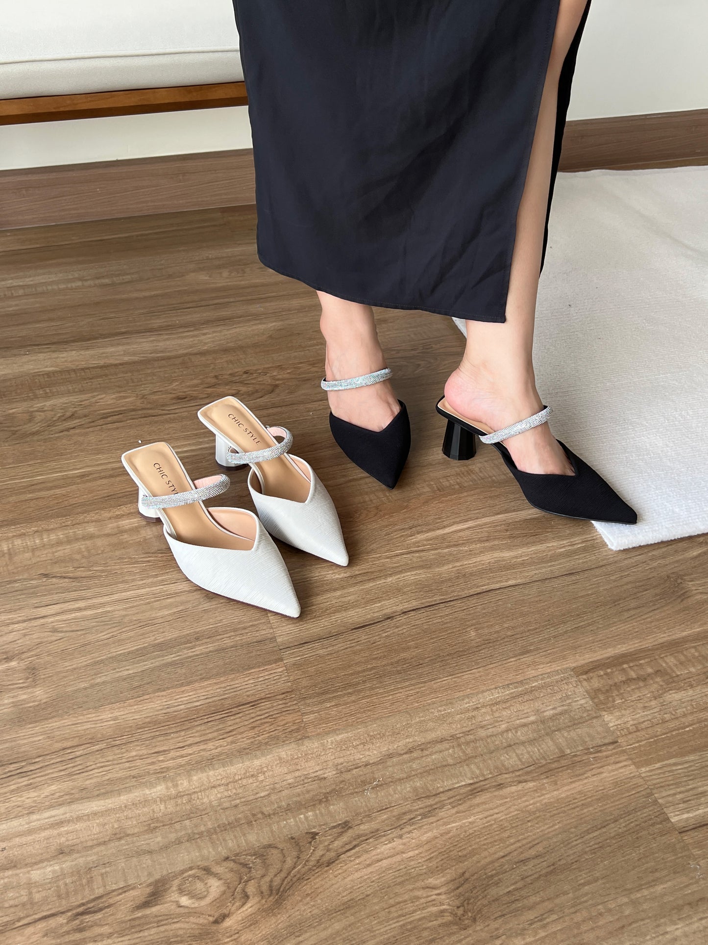 Bailey Rhinestones Pointed Heels (White / Size 36)