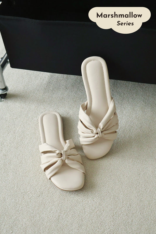 Evette Soft Pleated Sandals (Cream White) (Slim feet only)